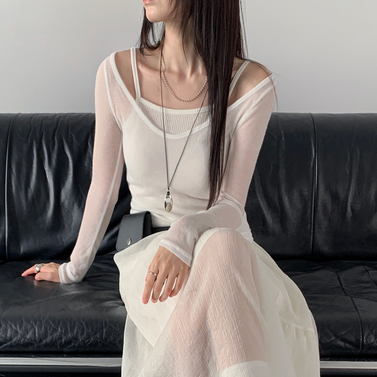 슬림 딥 브이넥 시스루 긴팔 티셔츠