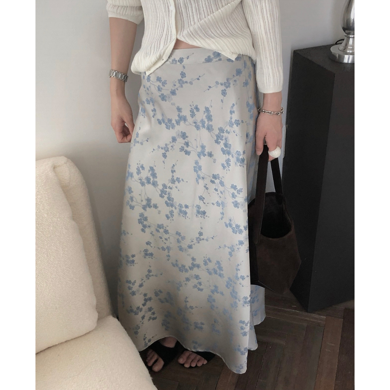 26FW 아메르 글로시 플라워 롱스커트