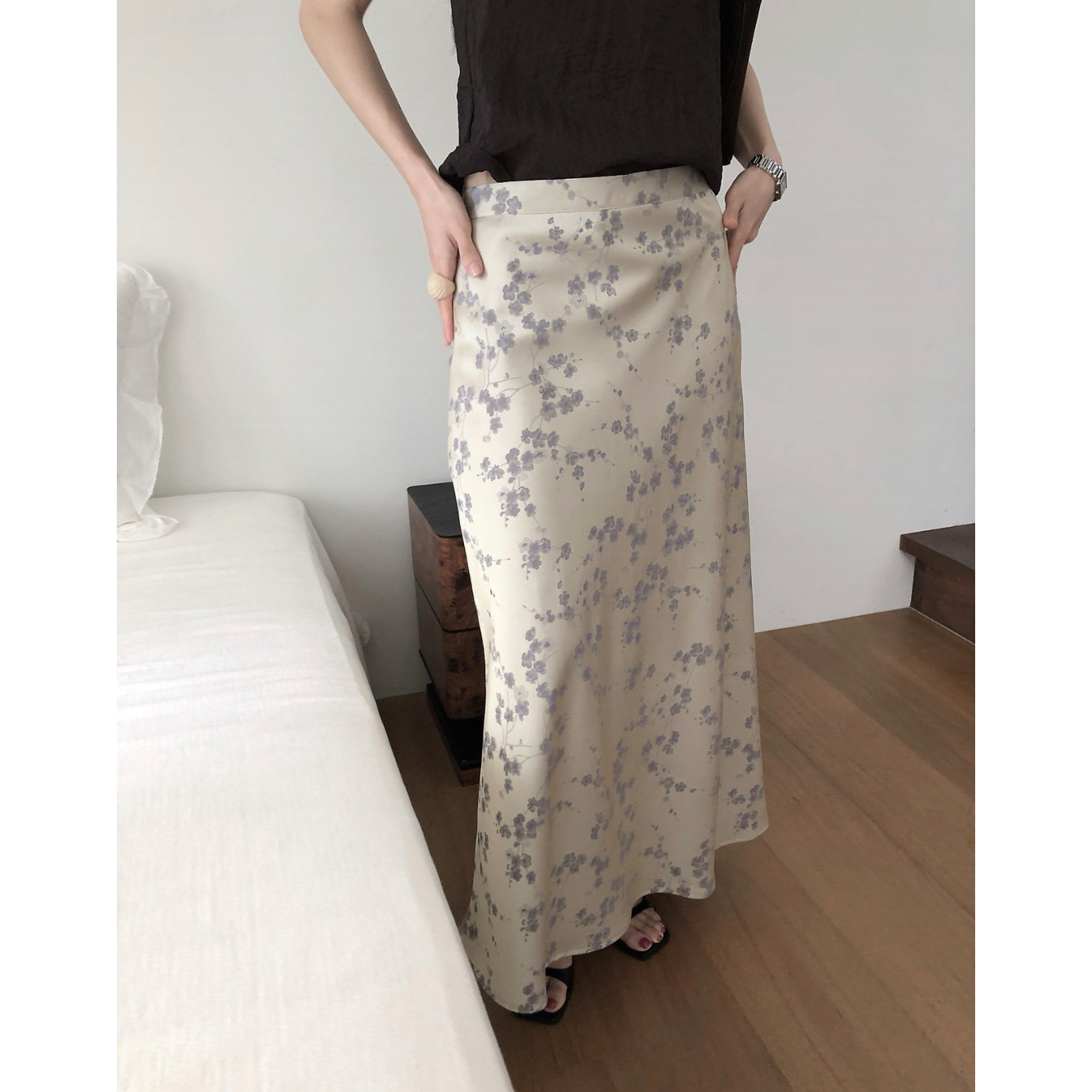 26FW 아메르 글로시 플라워 롱스커트