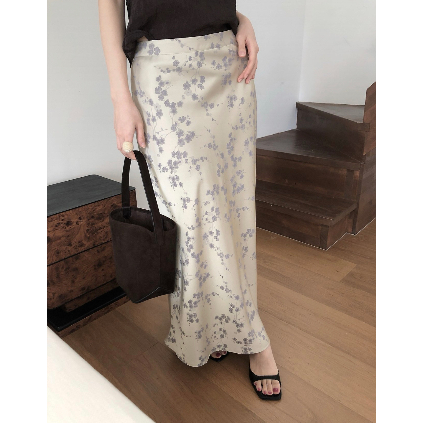 26FW 아메르 글로시 플라워 롱스커트