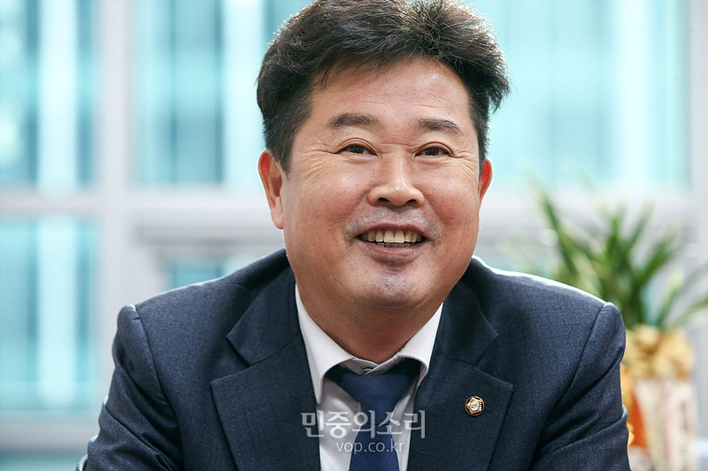 이규민 더불어민주당 의원이 25일 국회 의원회관 집무실에서 민중의소리와 인터뷰하고 있다. 2020.11.25