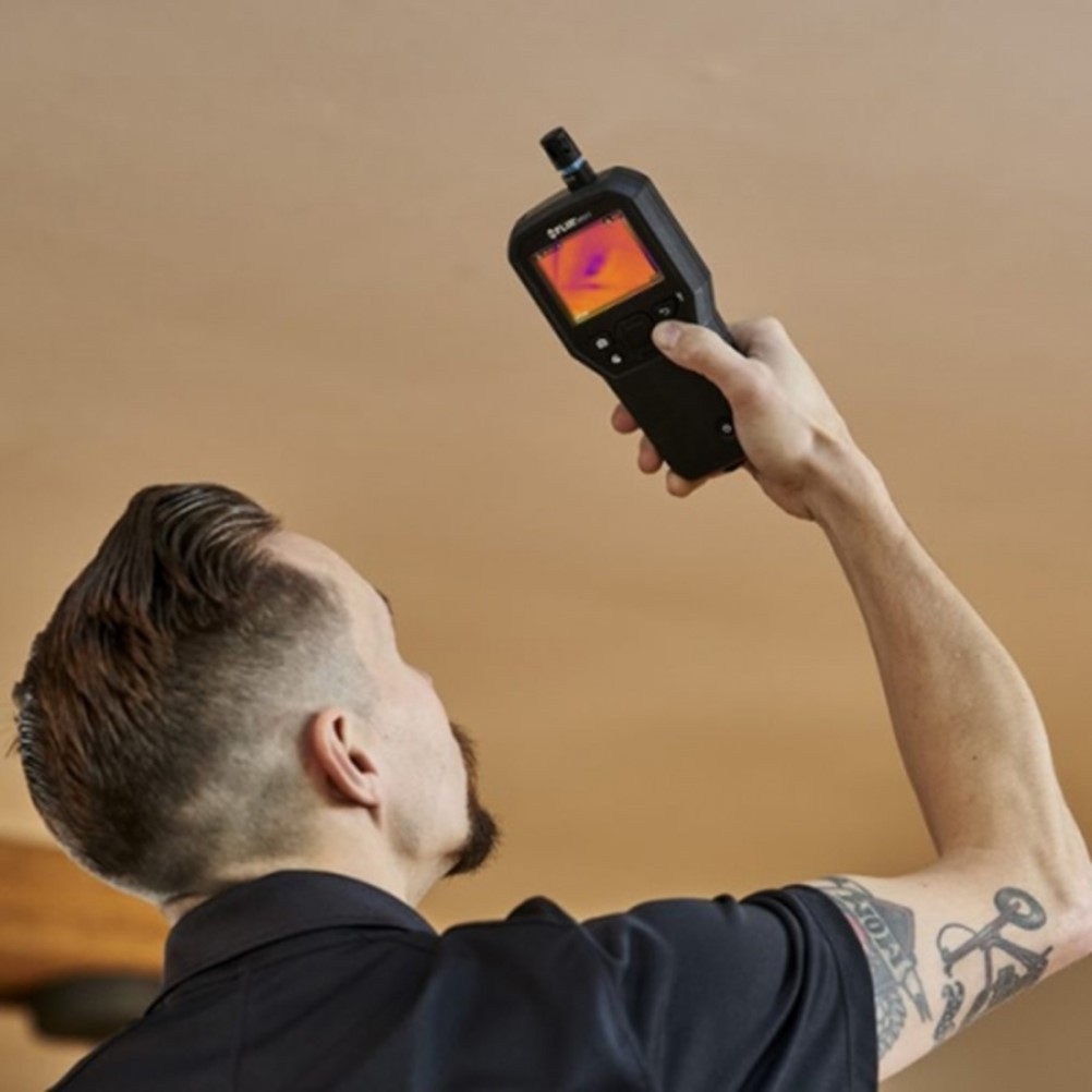 FLIR MR277 습도계 및 MSX® 적외선 카메라를 탑재한 건물 검사 시스템