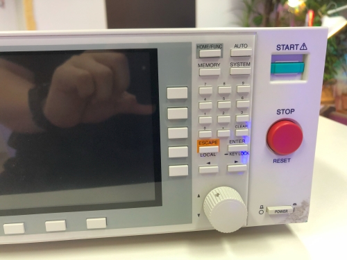 KIKUSUI AS를 위해 맡긴TOS9303 본체 손상 사진