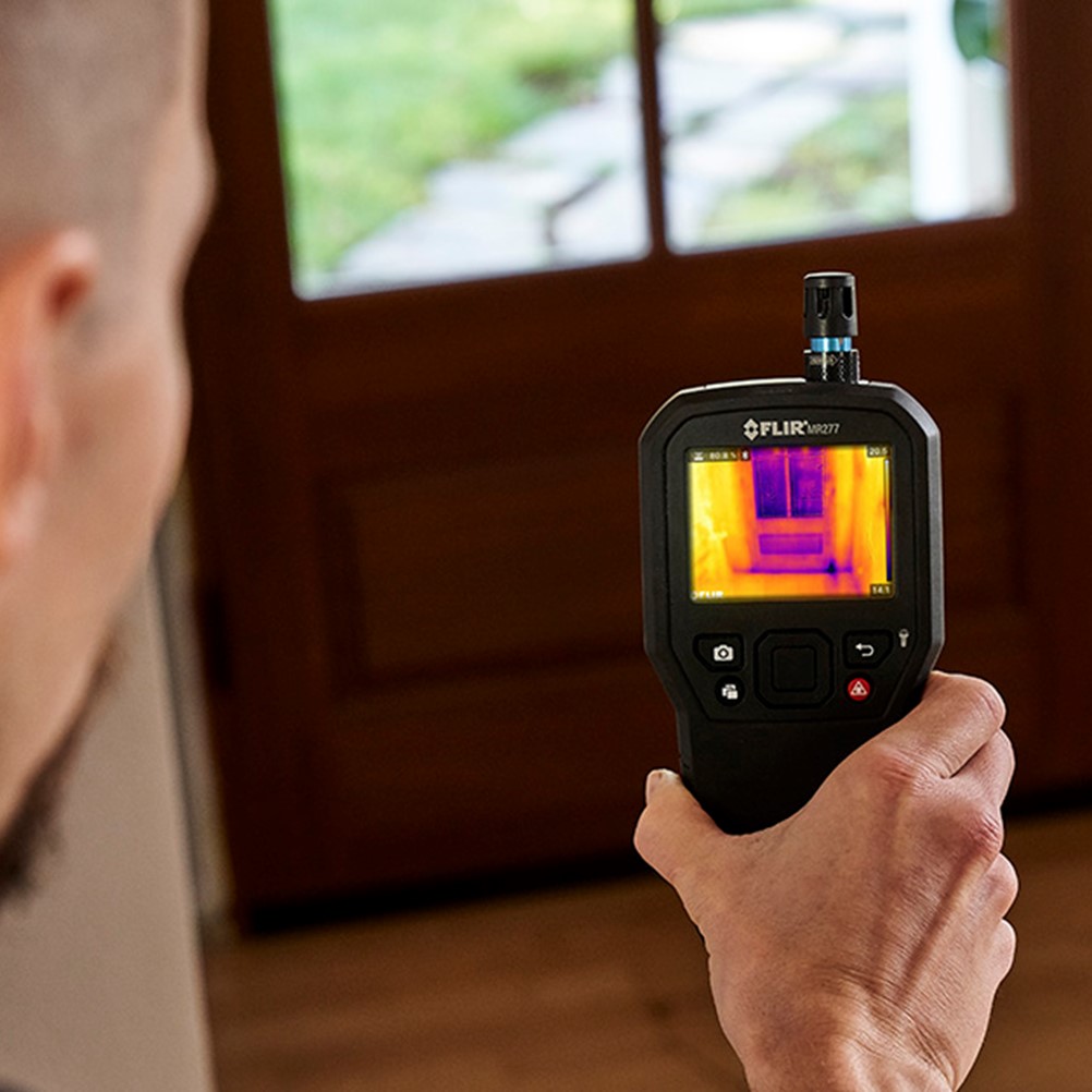 FLIR MR277 습도계 및 MSX® 적외선 카메라를 탑재한 건물 검사 시스템