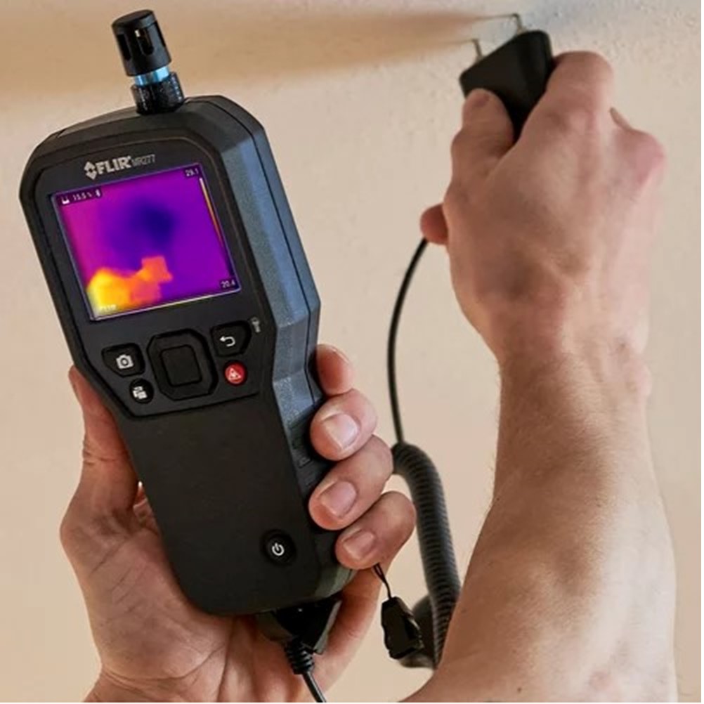 FLIR MR277 습도계 및 MSX® 적외선 카메라를 탑재한 건물 검사 시스템