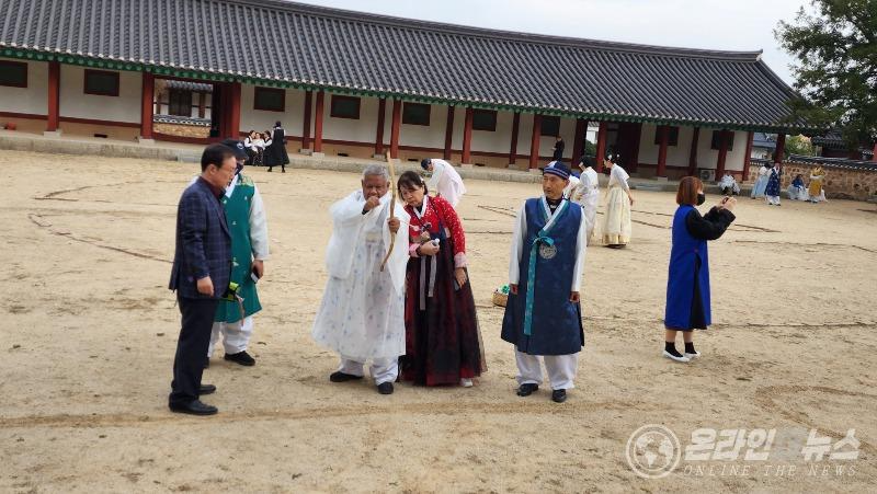 해외순례단 활쏘기 사진.jpg