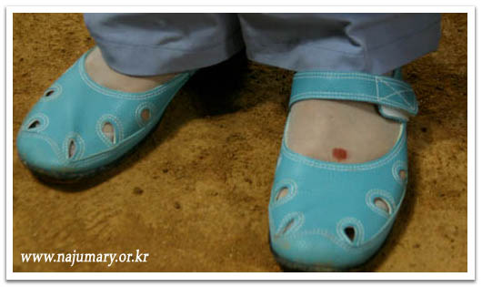 2006년 7월 8일, 목포에서온 순례자의 발 등에 성혈을 내려주심
