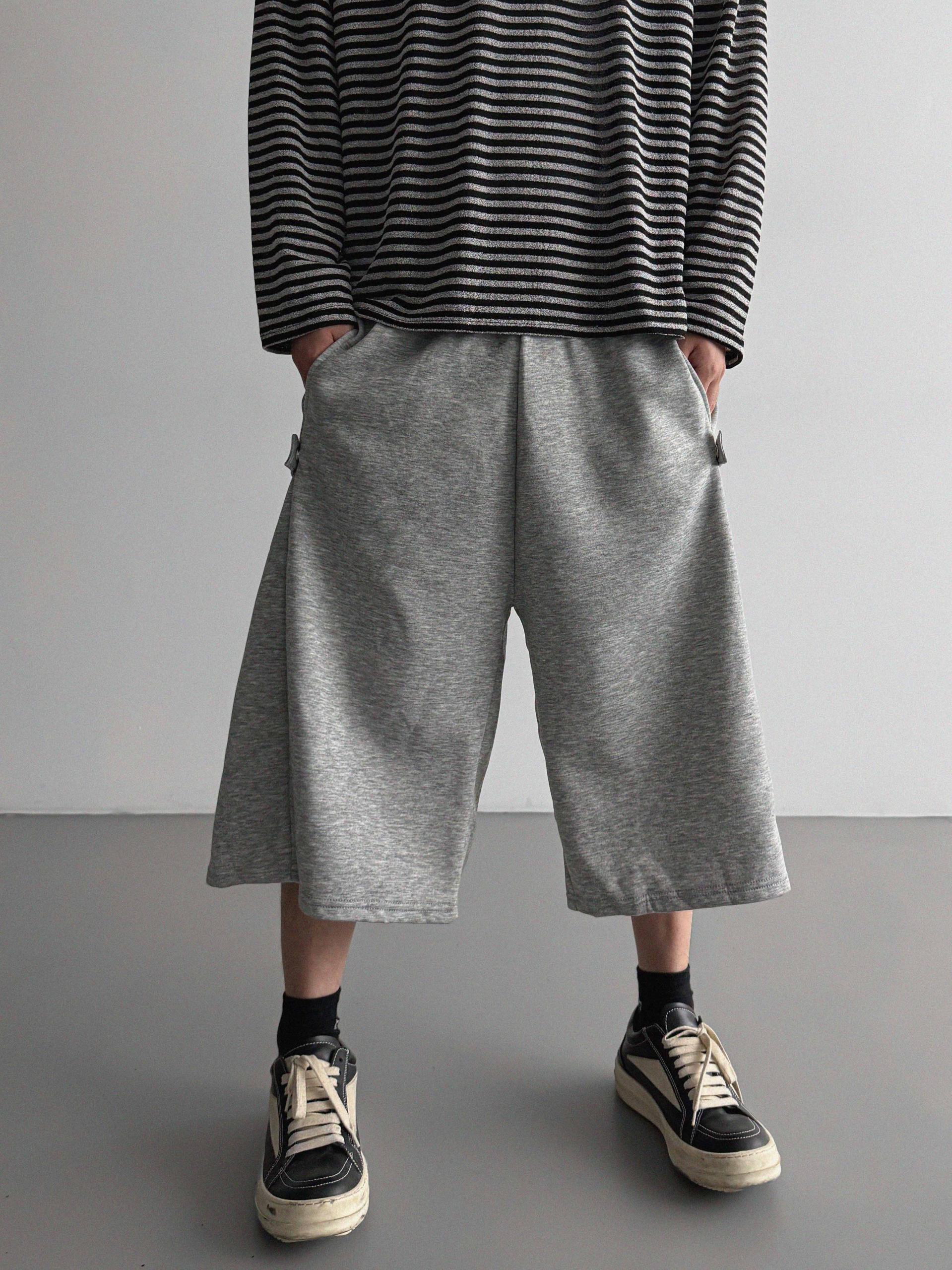 Side snap bermuda sweat pants