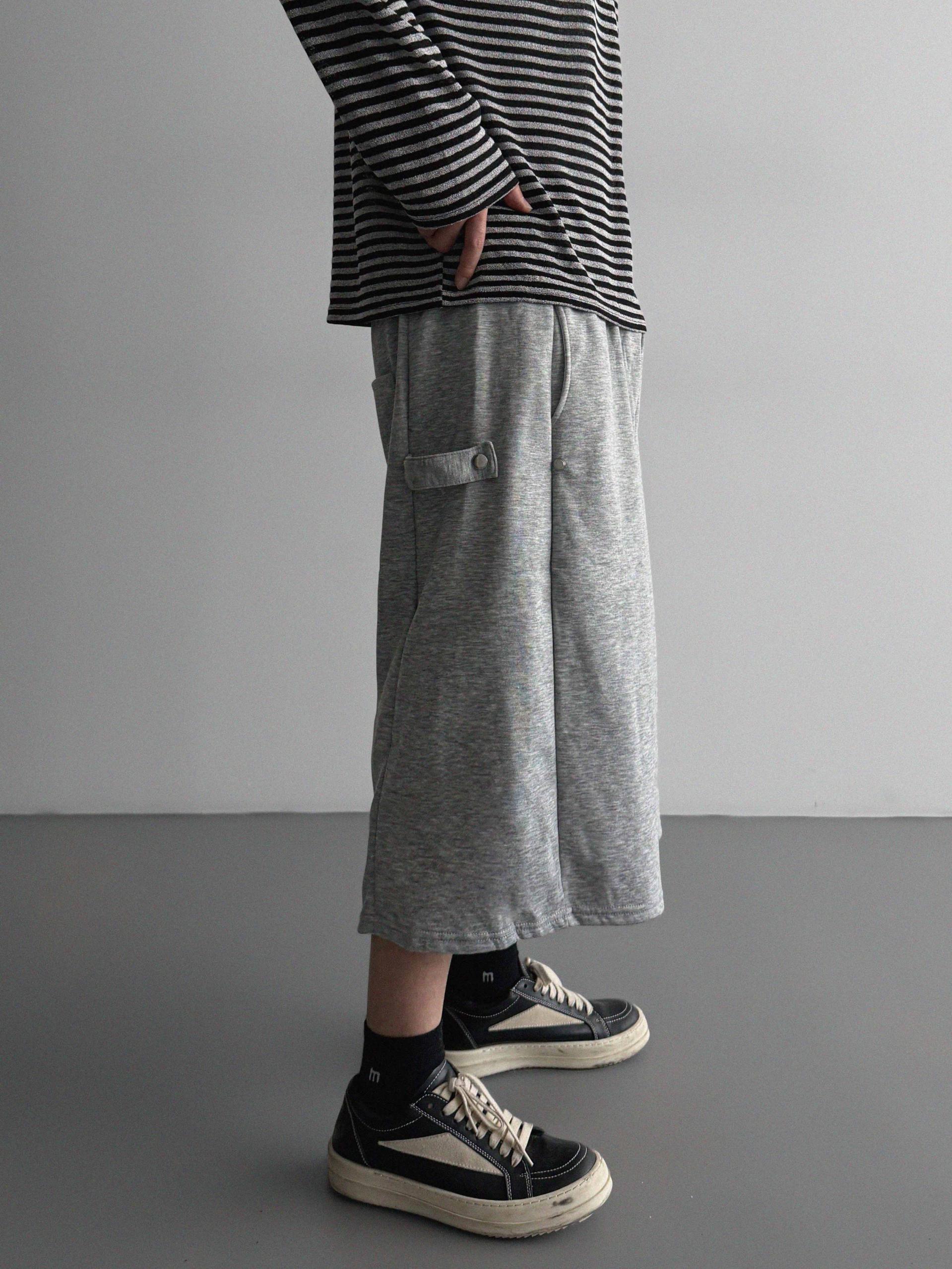 Side snap bermuda sweat pants