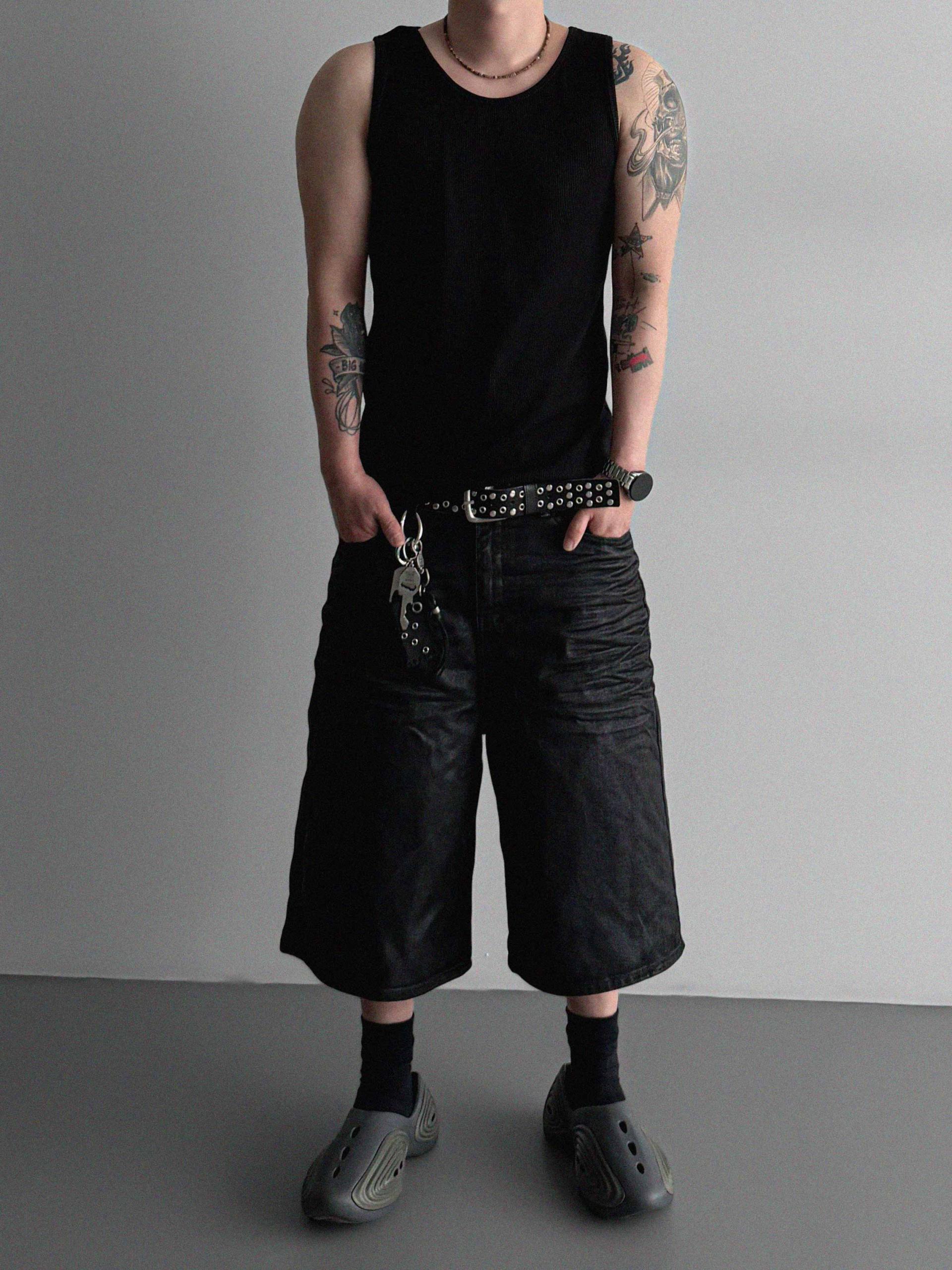 Embo-coated bermuda pants