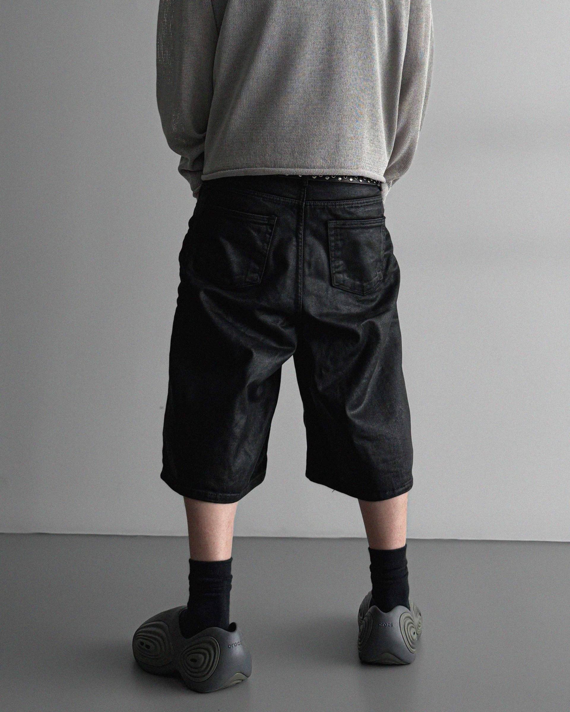 Embo-coated bermuda pants