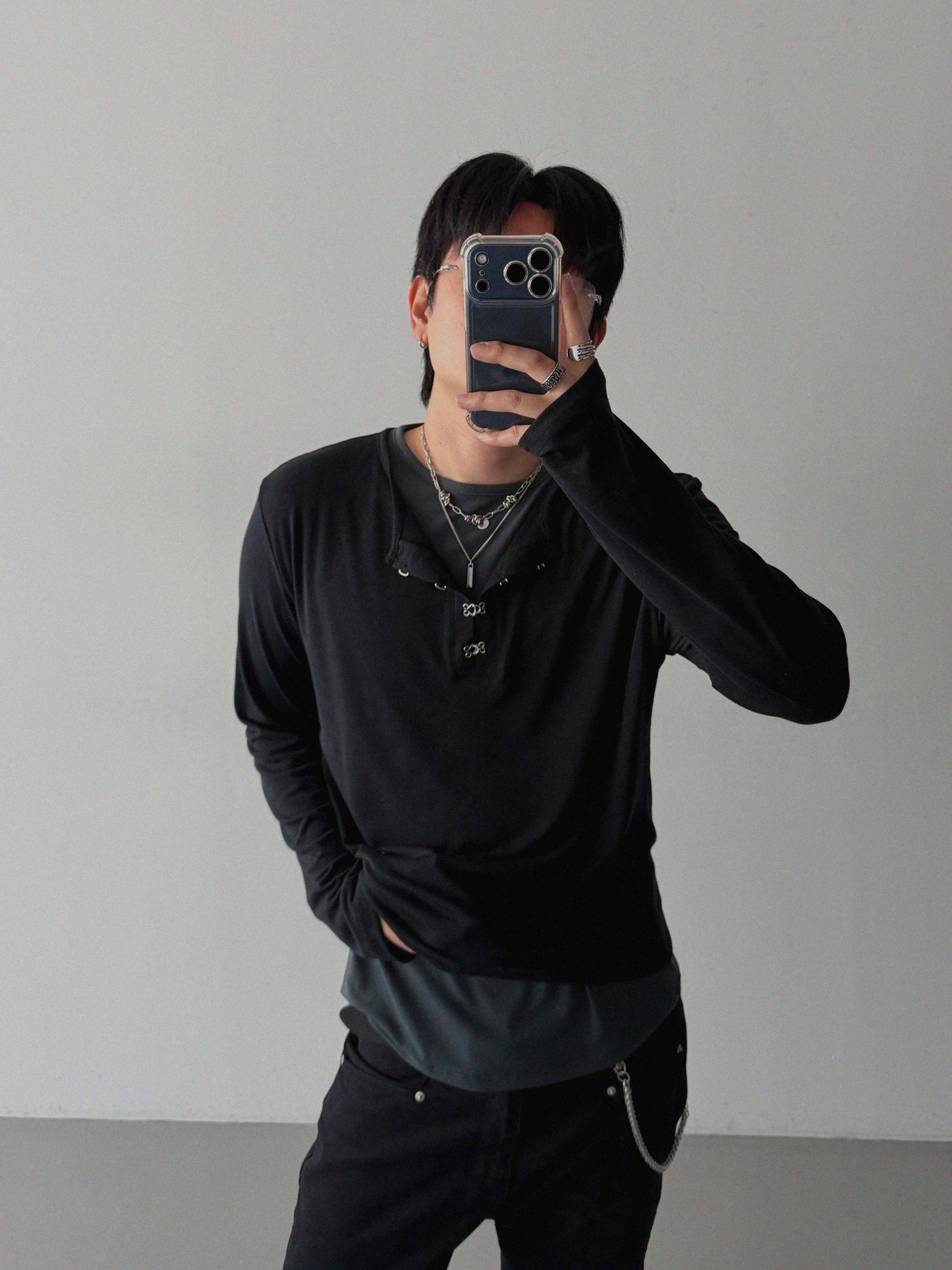 Buckle henley neck layered crop t