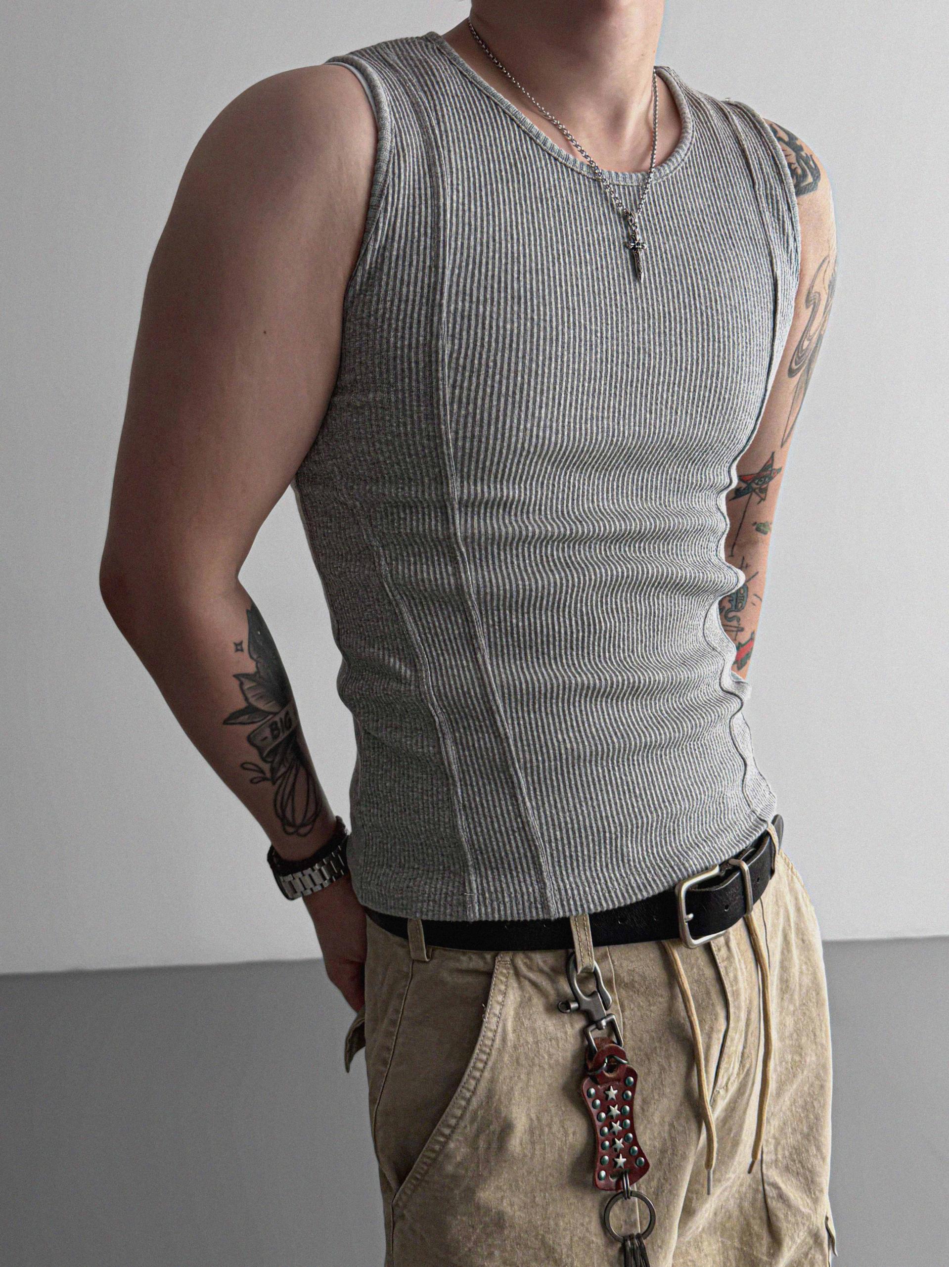 Incision ribbed slim sleeveless