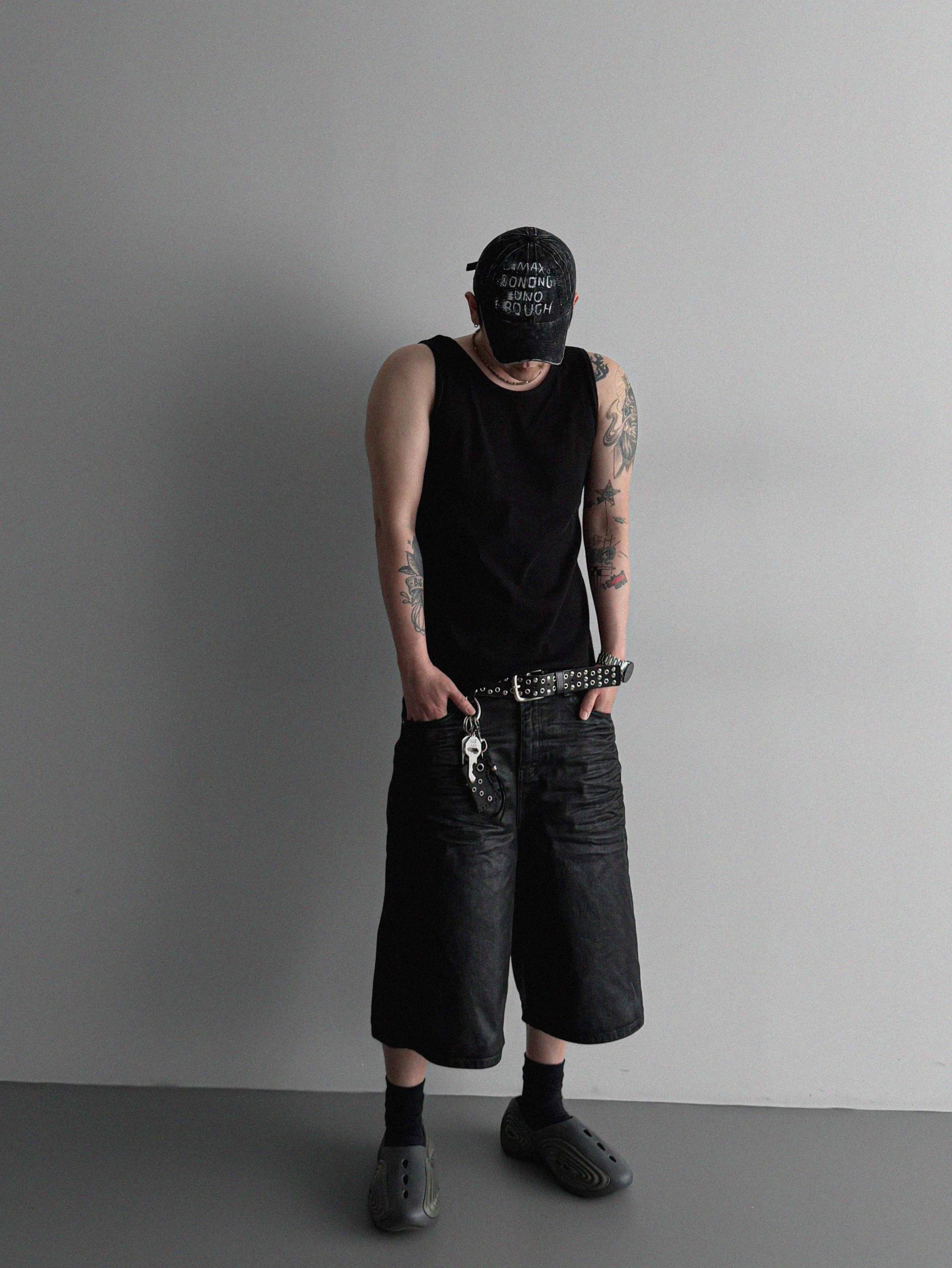 Embo-coated bermuda pants