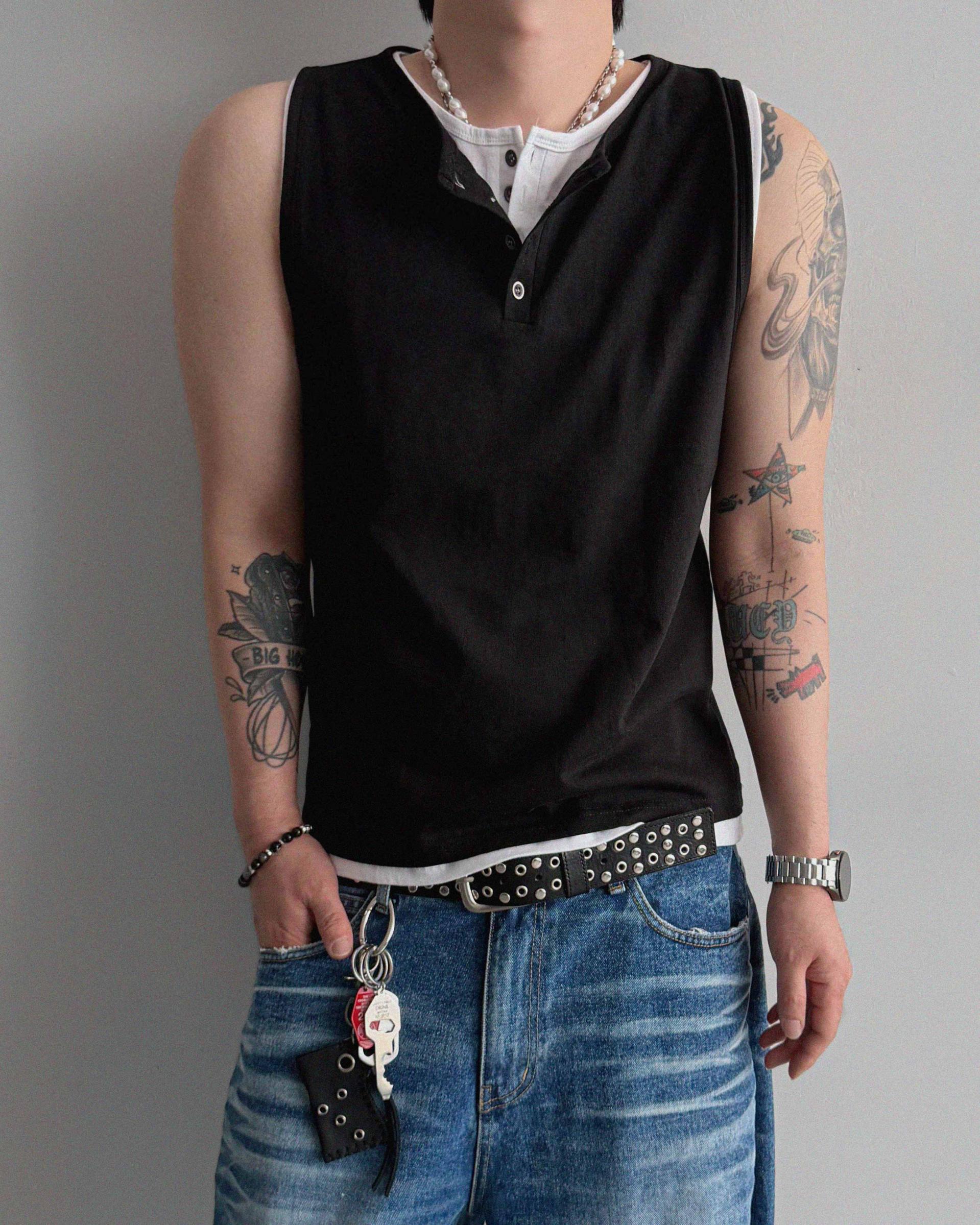 Steel button henry neck crop sleeveless