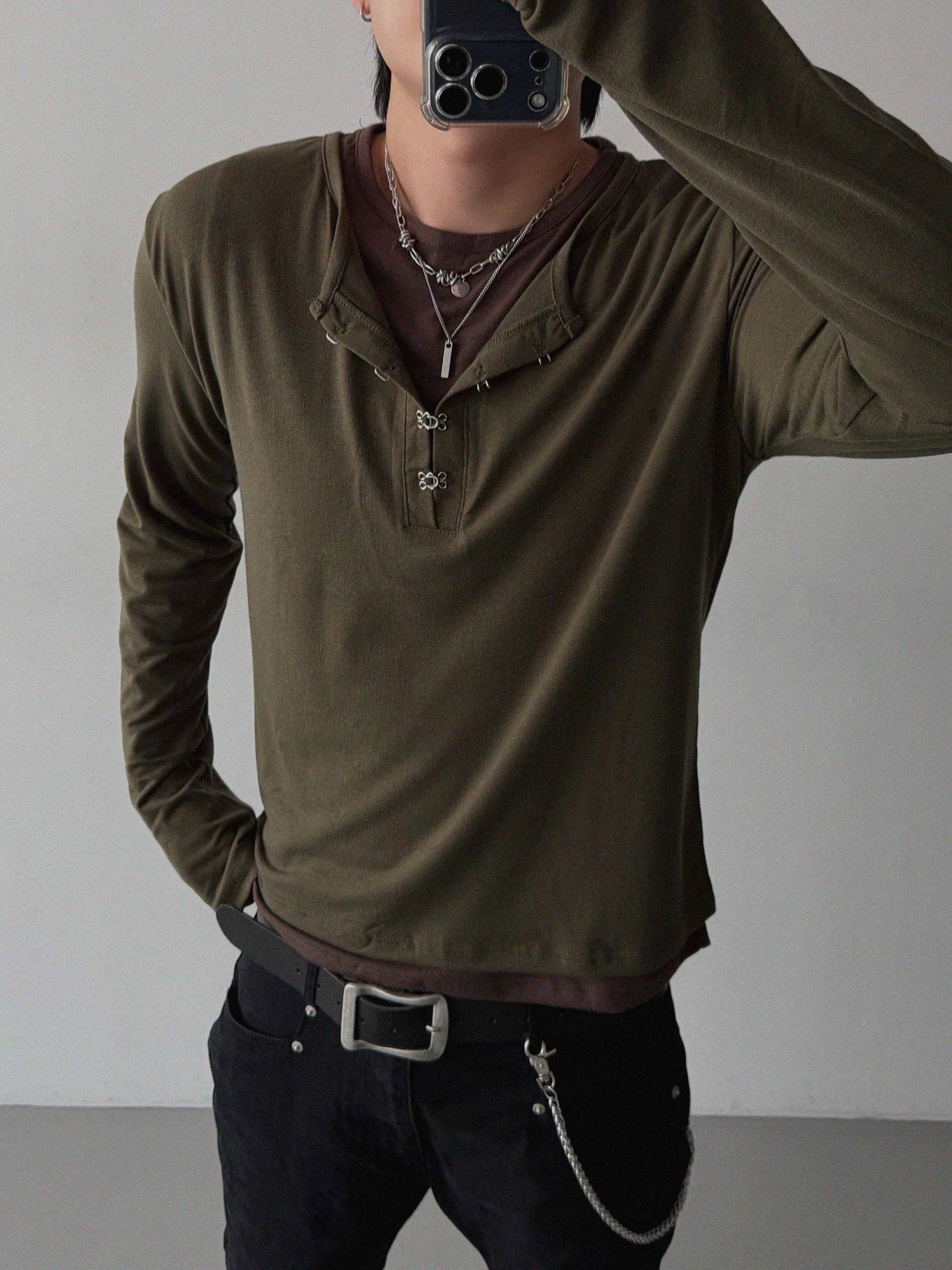 Buckle henley neck layered crop t
