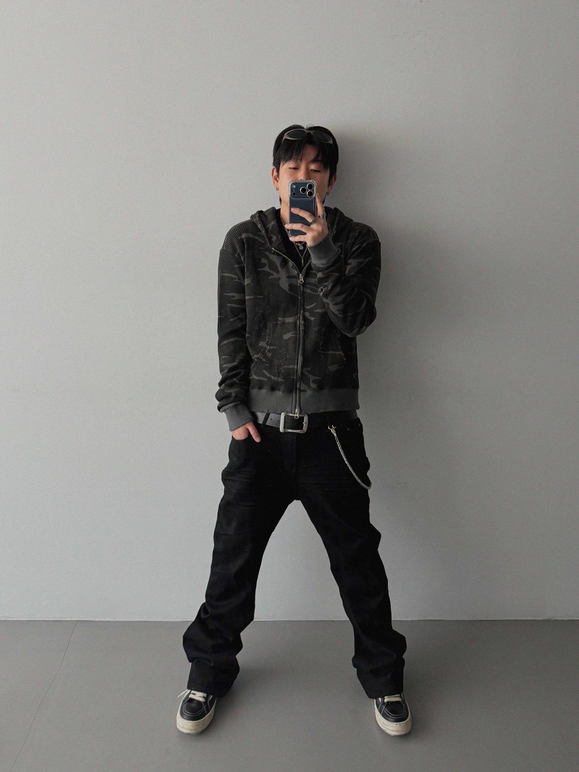 Destroyed camo crop hood zip-up