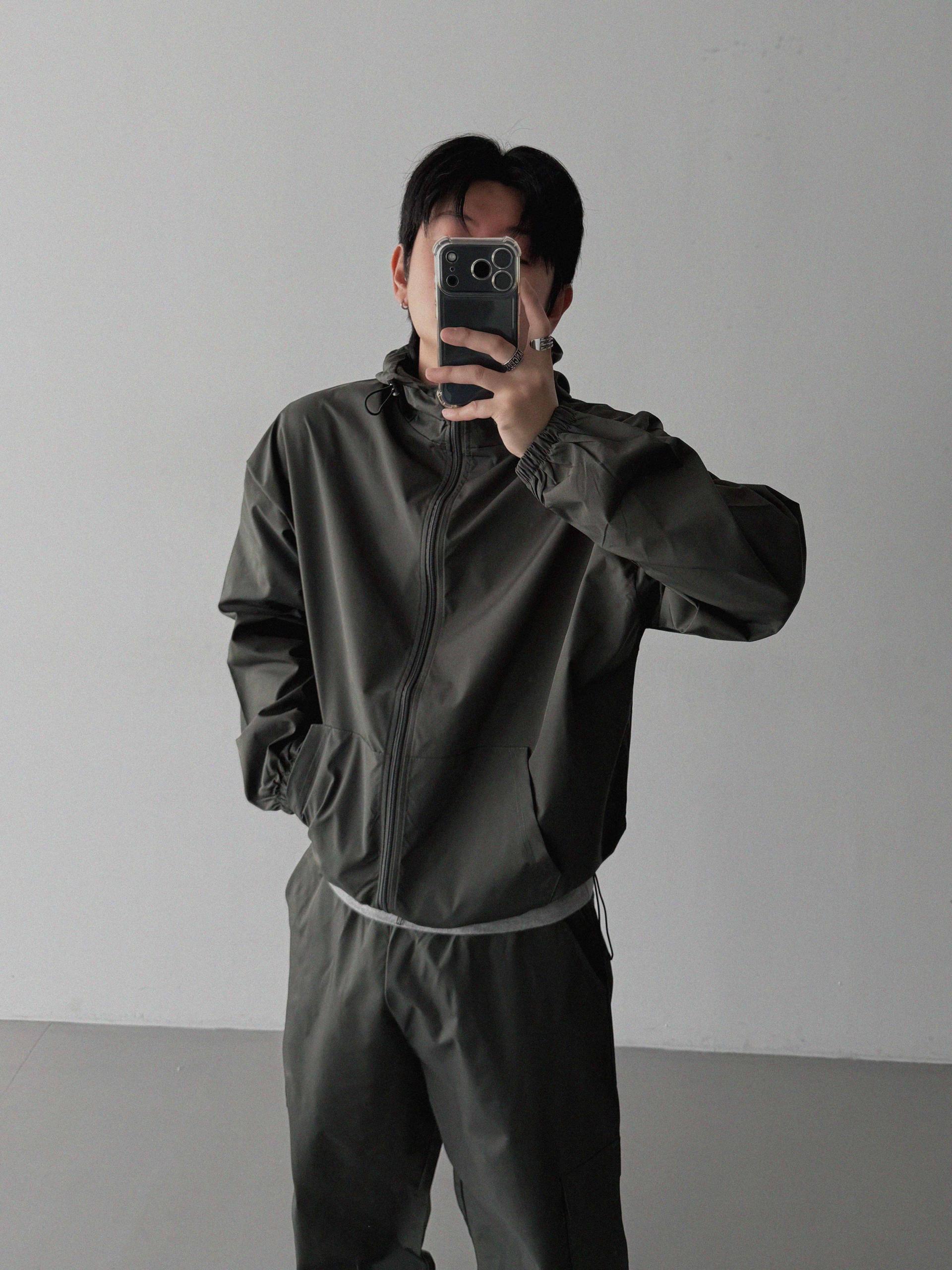 Space set-up [Wind breaker & Cargo pants]