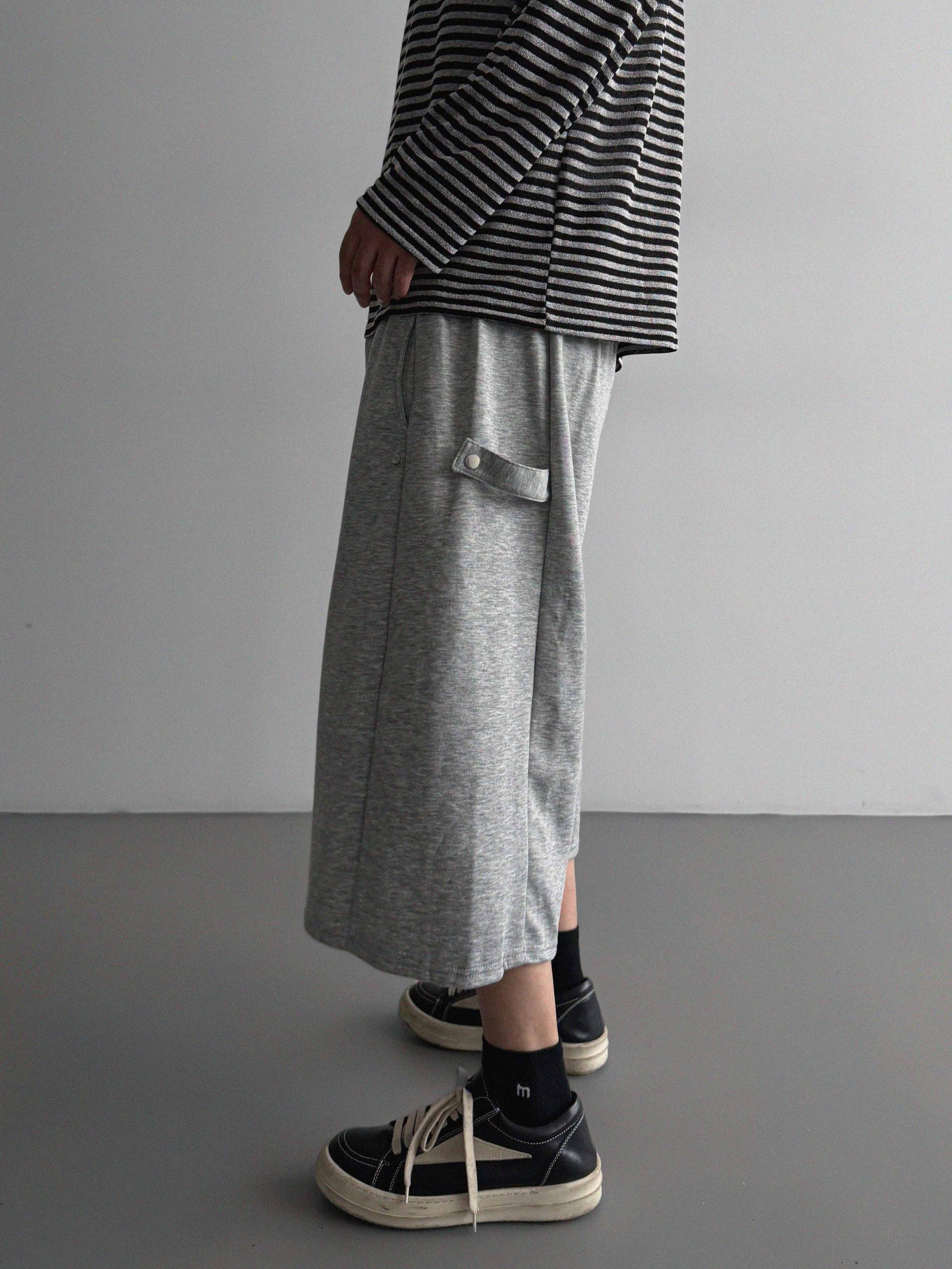 Side snap bermuda sweat pants