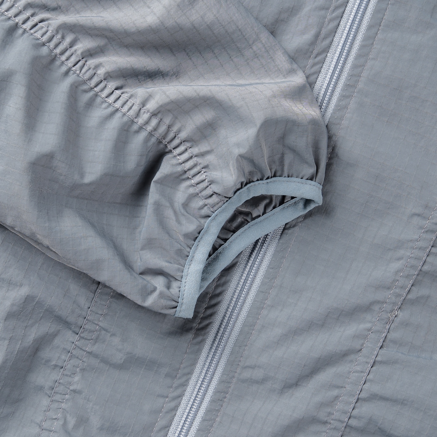 Core shirring waterproof hooded jacket