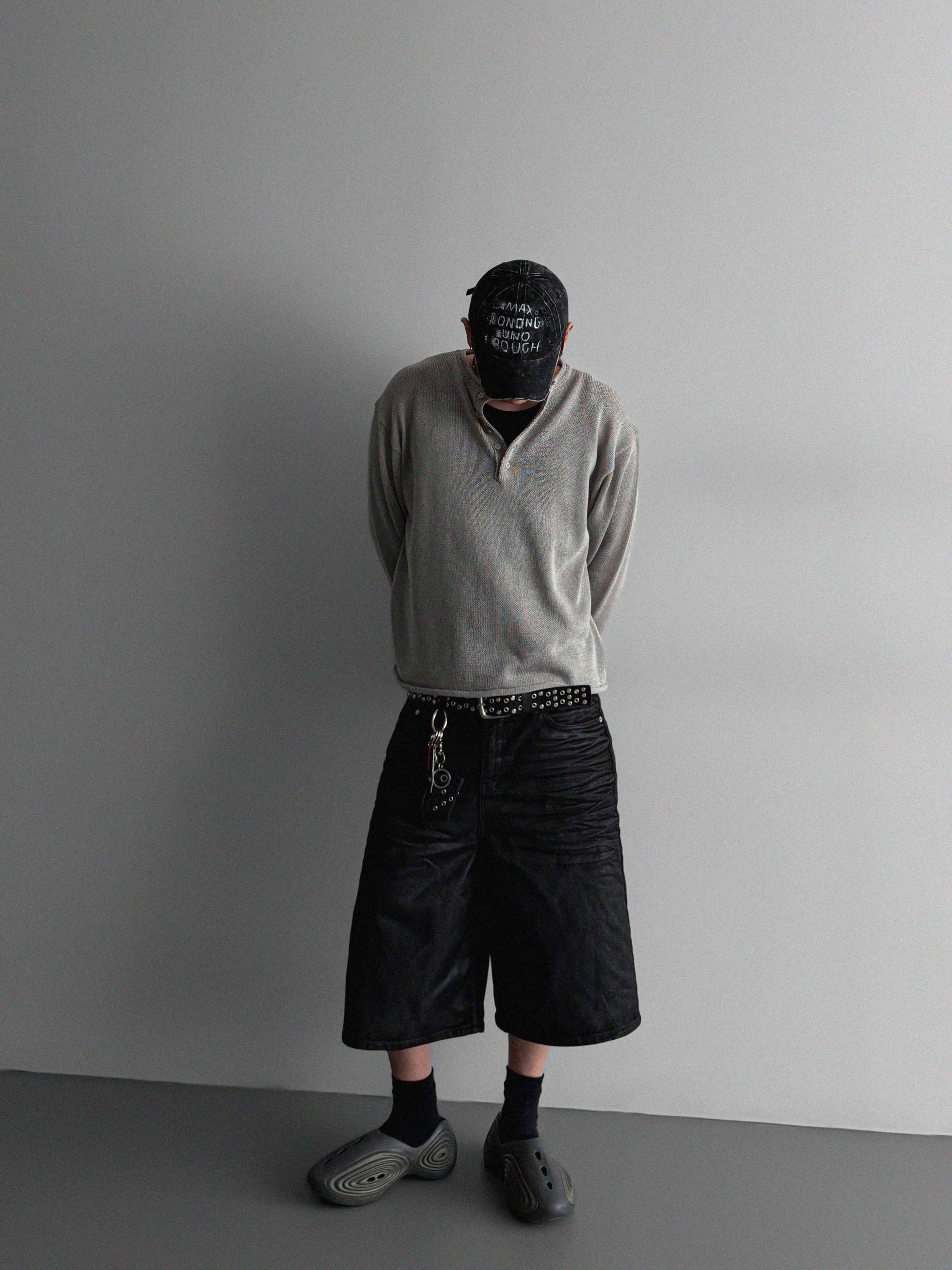 Embo-coated bermuda pants
