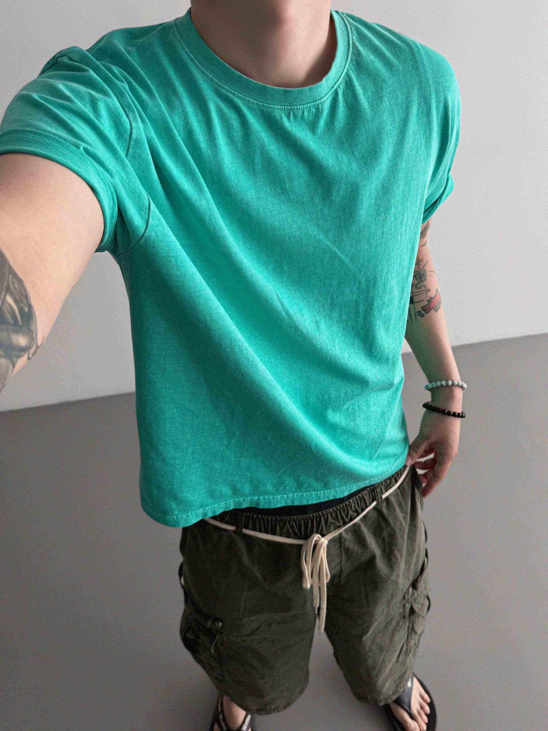 Fade pigment crop half t