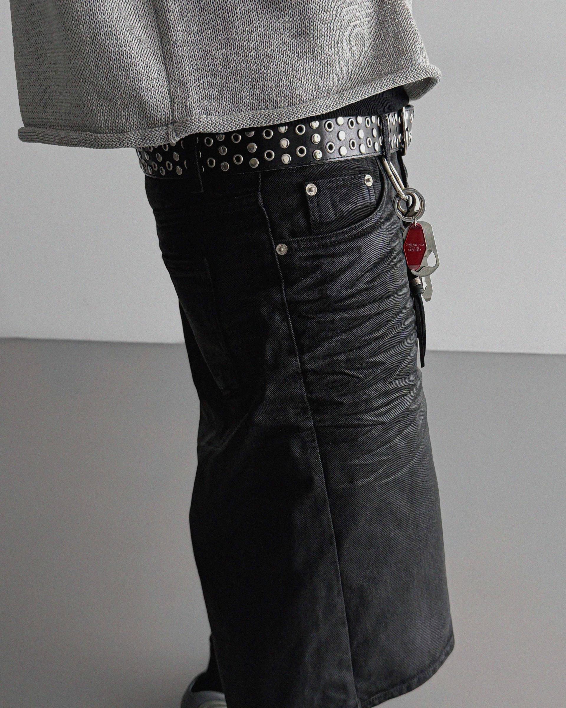 Embo-coated bermuda pants