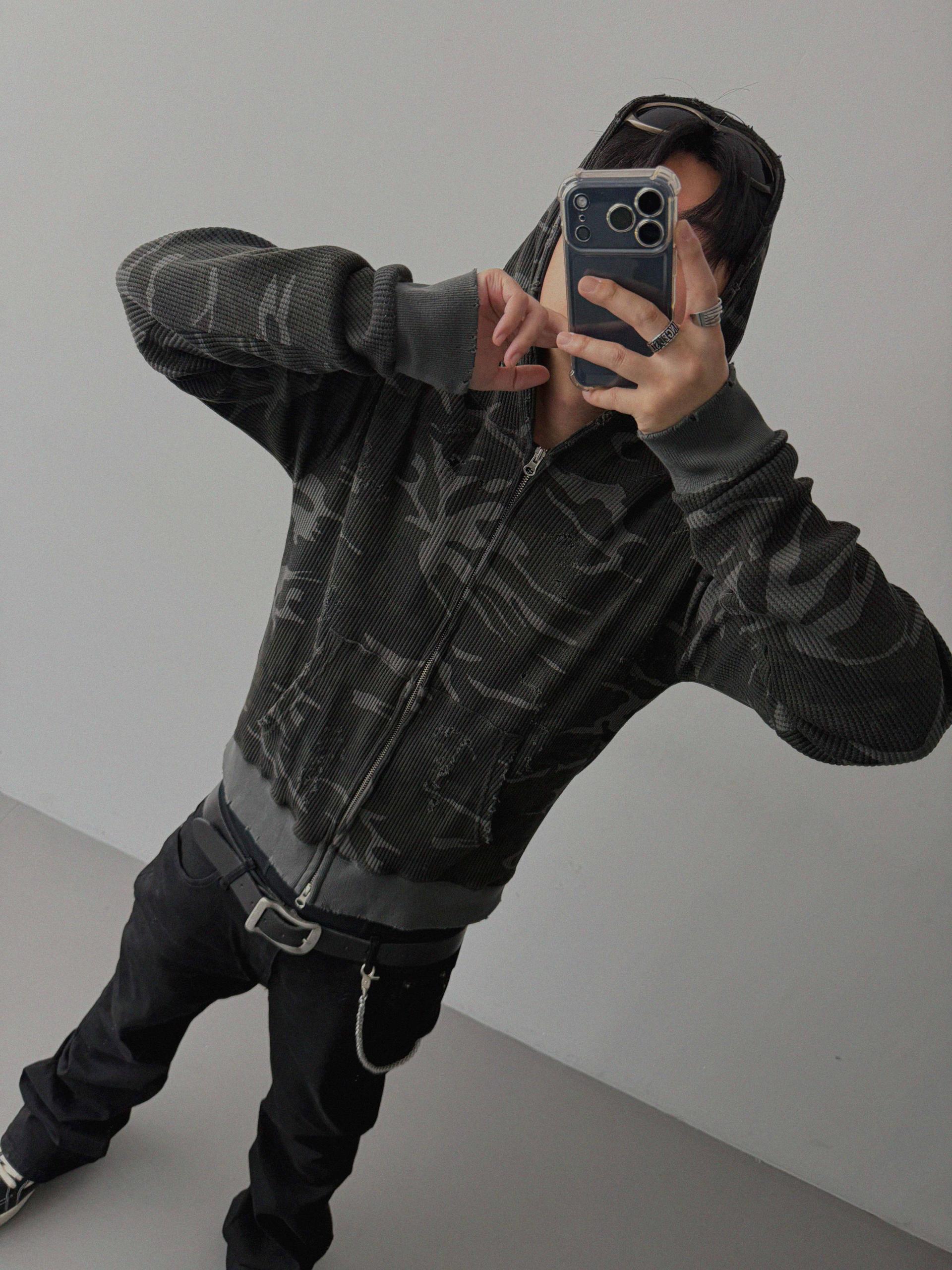 Destroyed camo crop hood zip-up