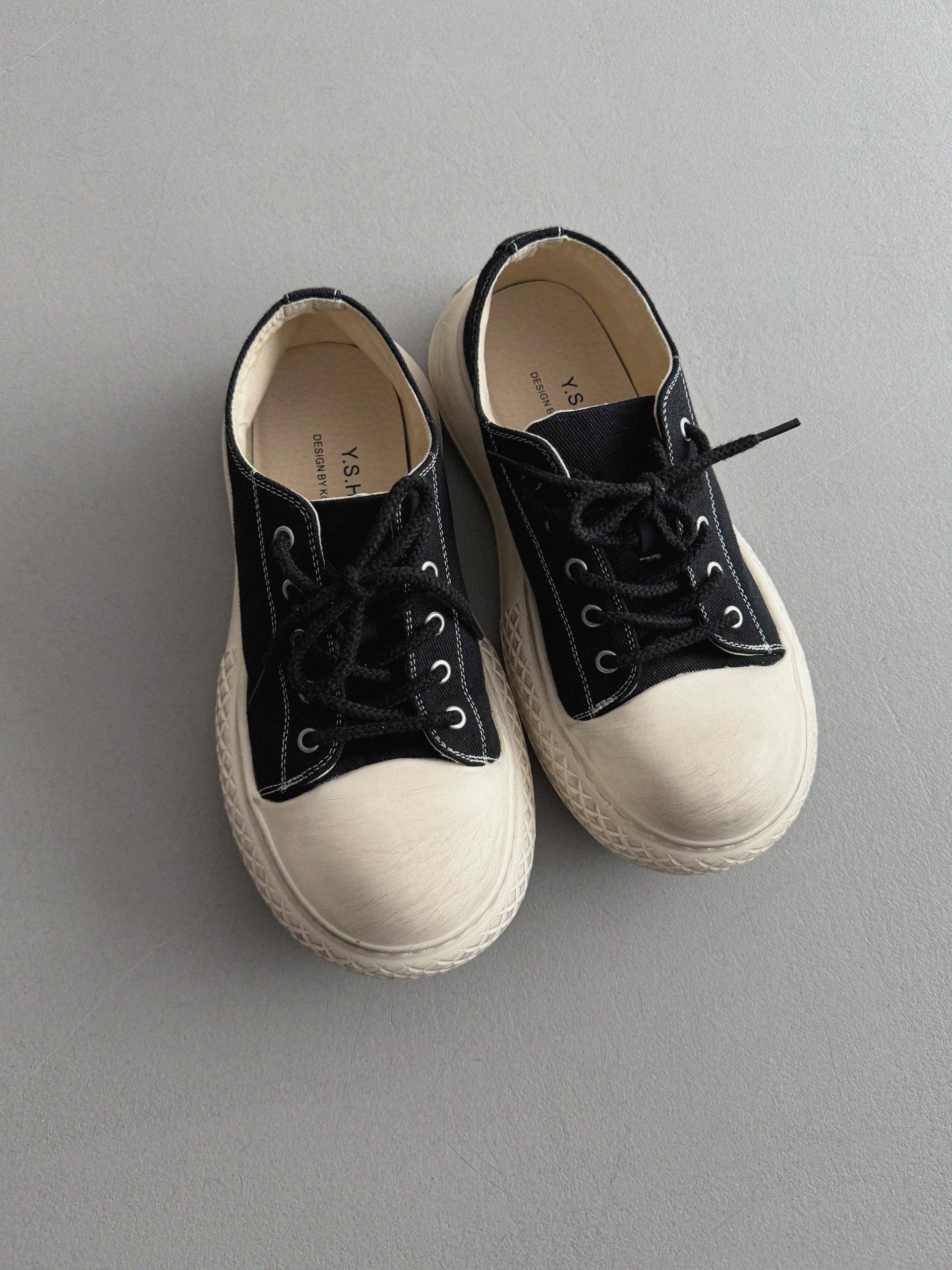 Atom canvas sneakers