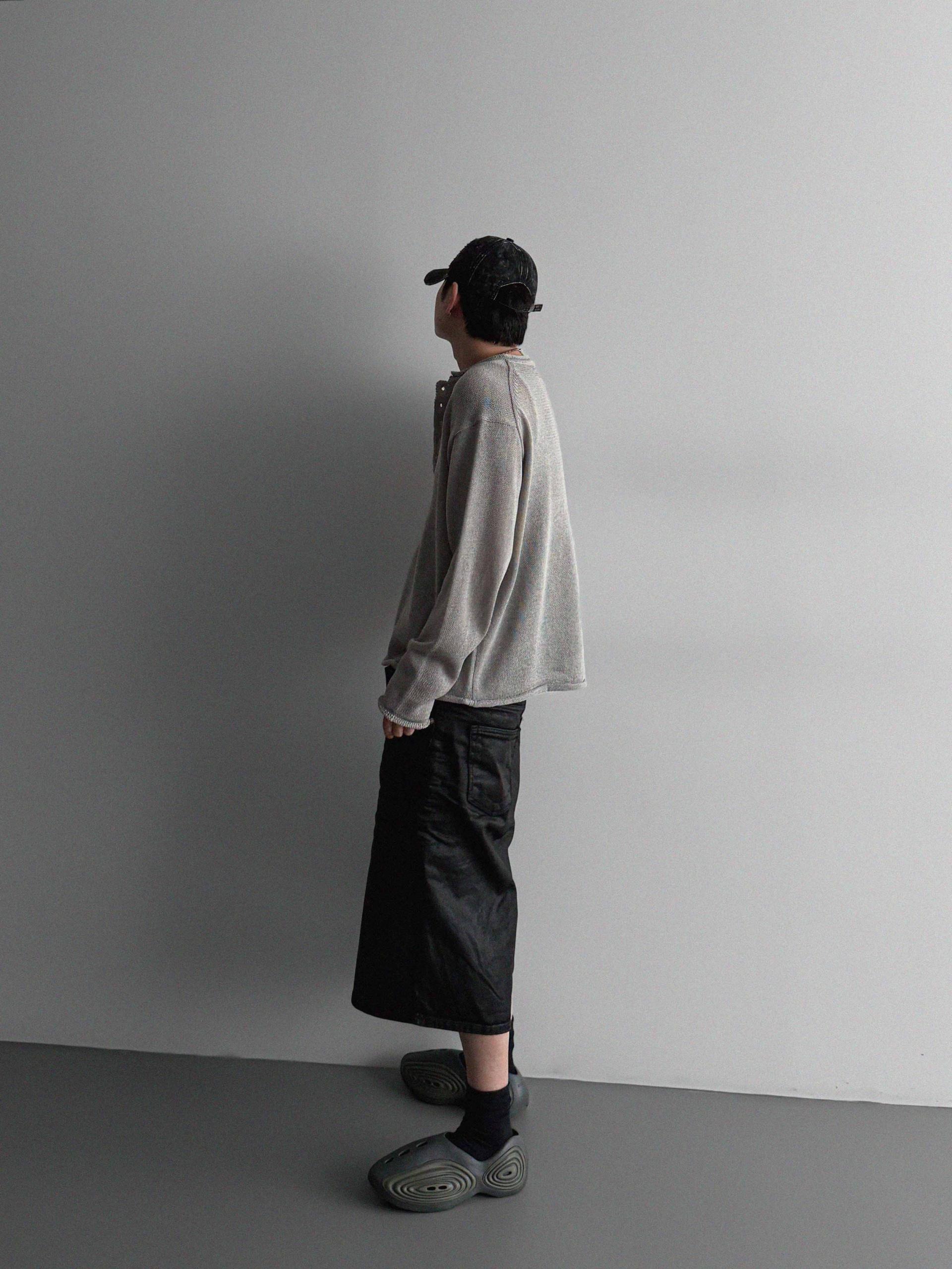 Embo-coated bermuda pants