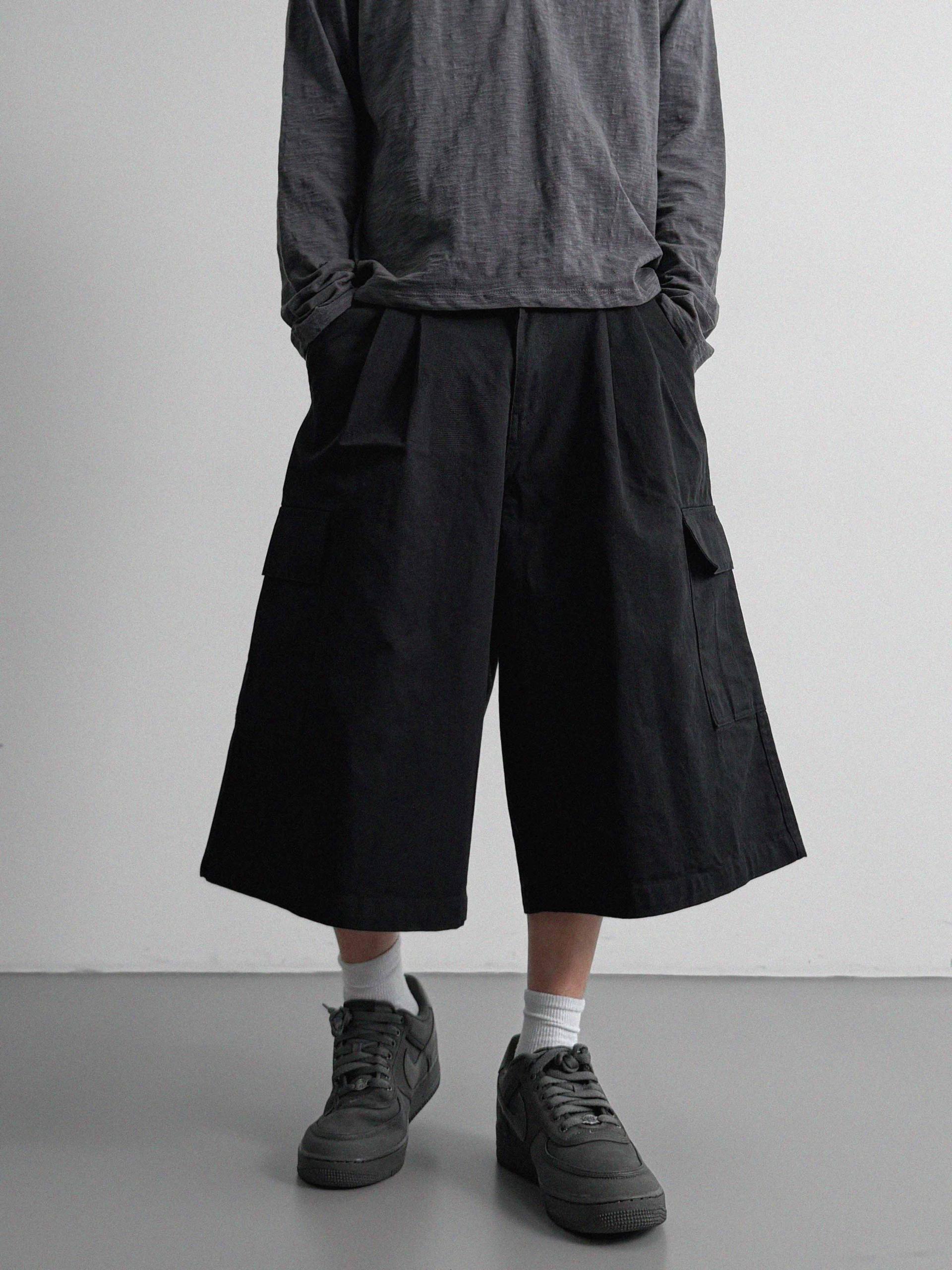 Pintuck bermuda cargo pants