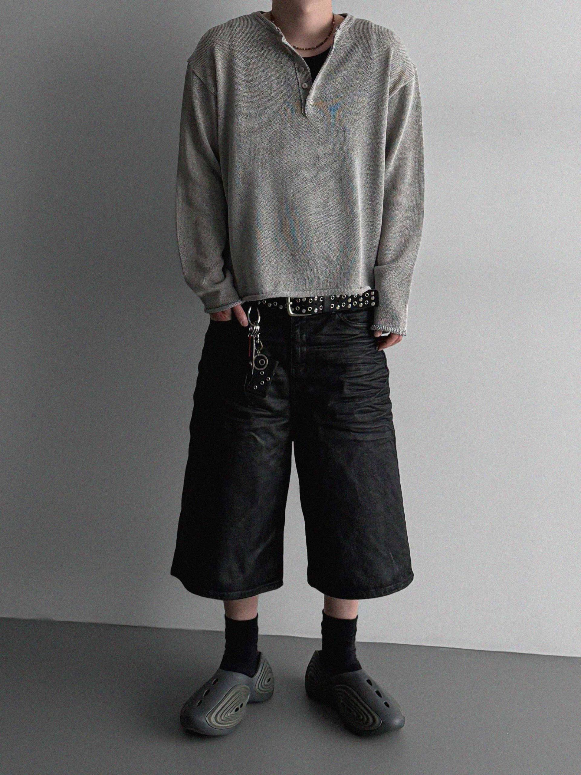 Embo-coated bermuda pants