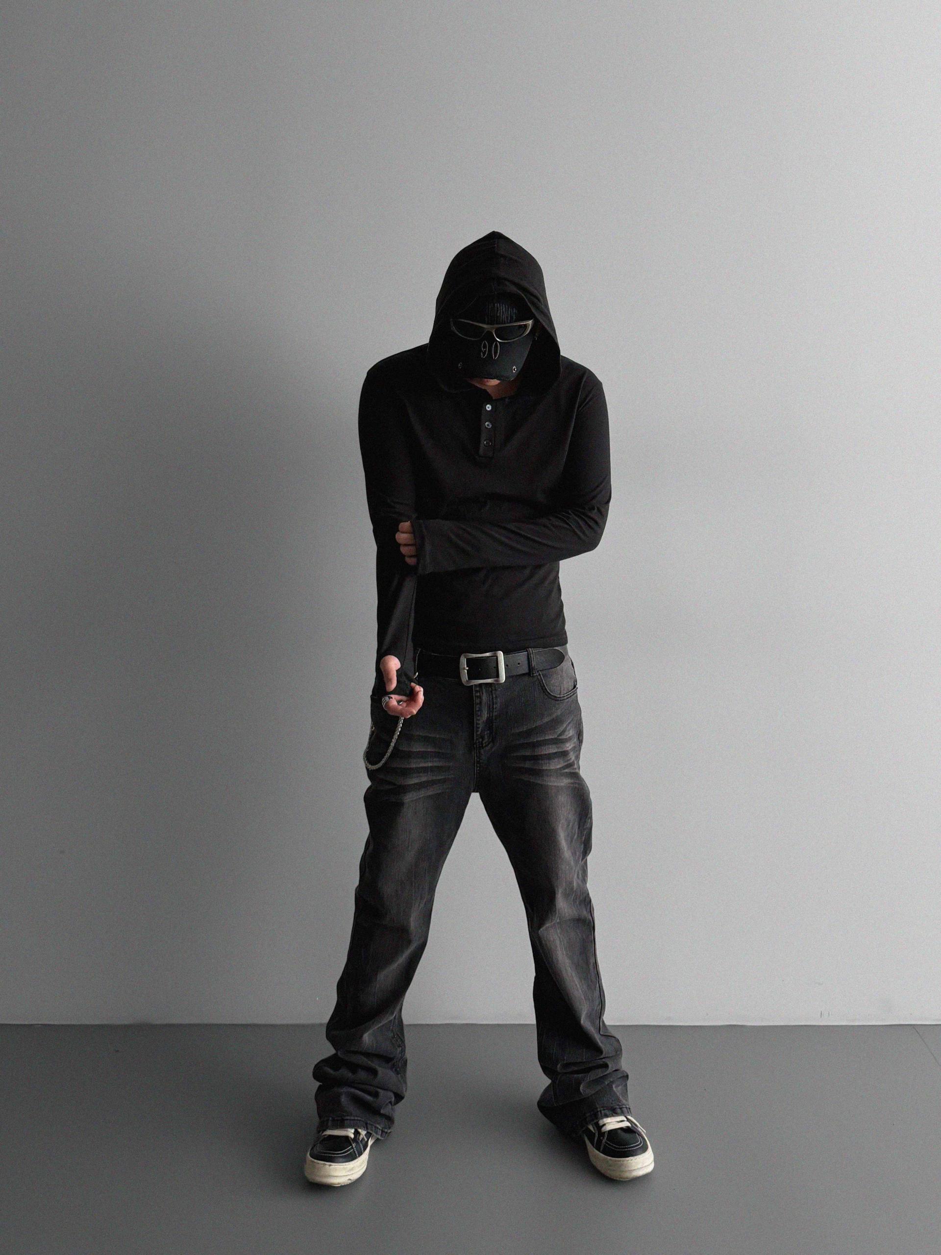 Slack sagging flare black jean