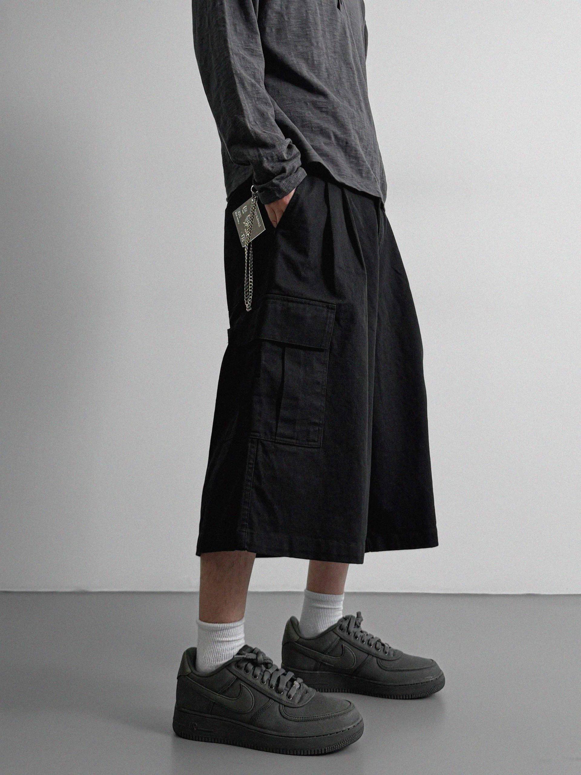 Pintuck bermuda cargo pants