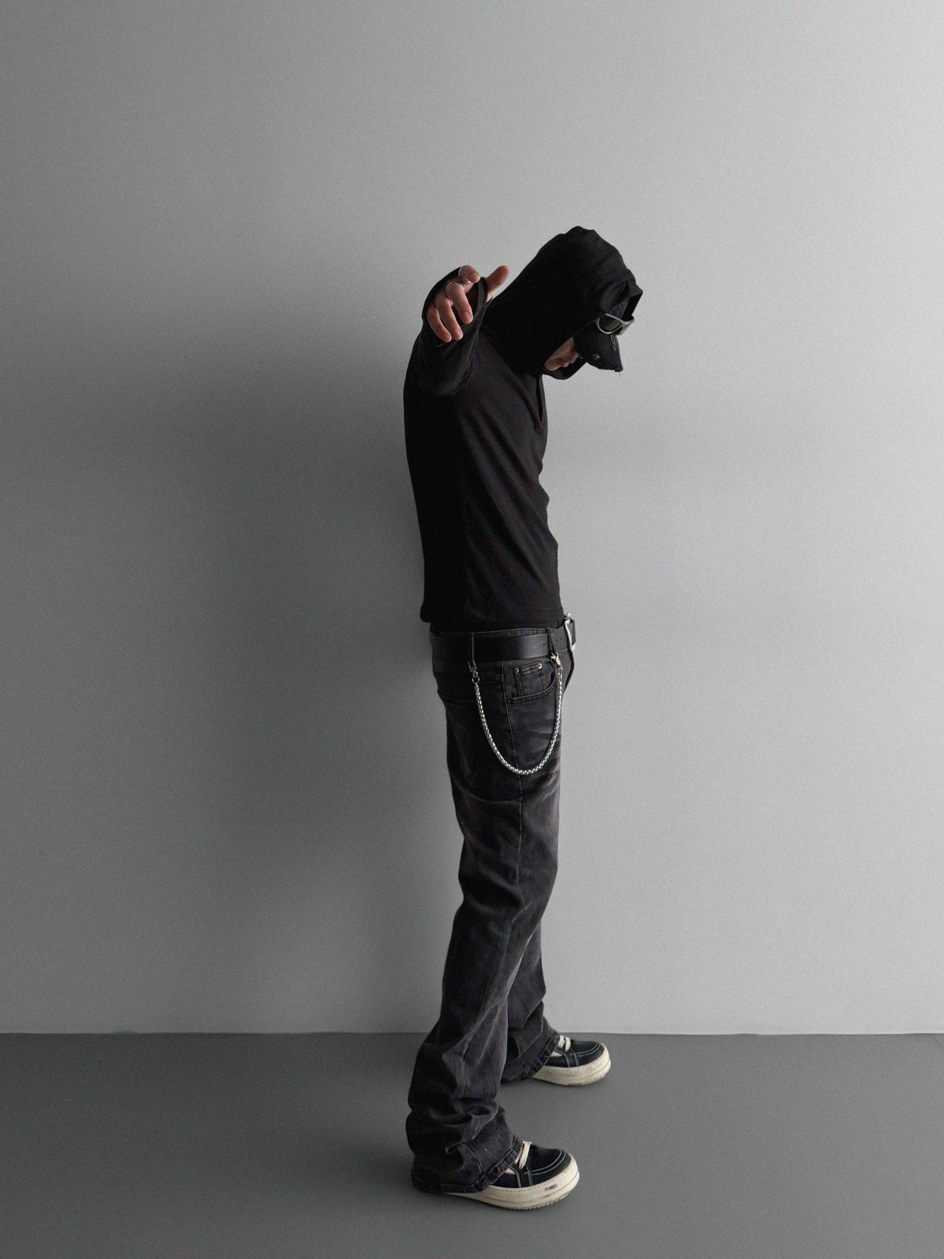 Slack sagging flare black jean