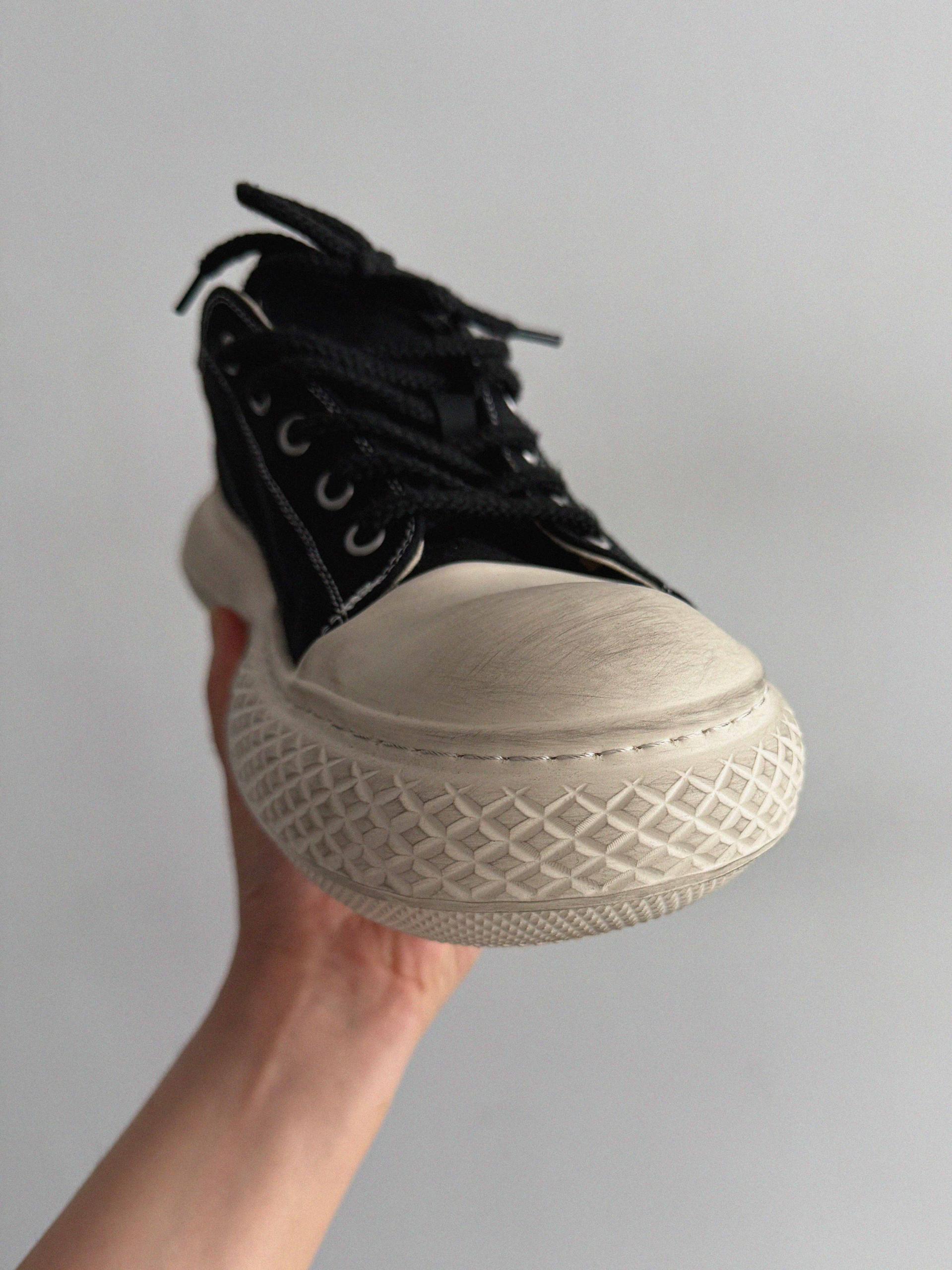 Atom canvas sneakers