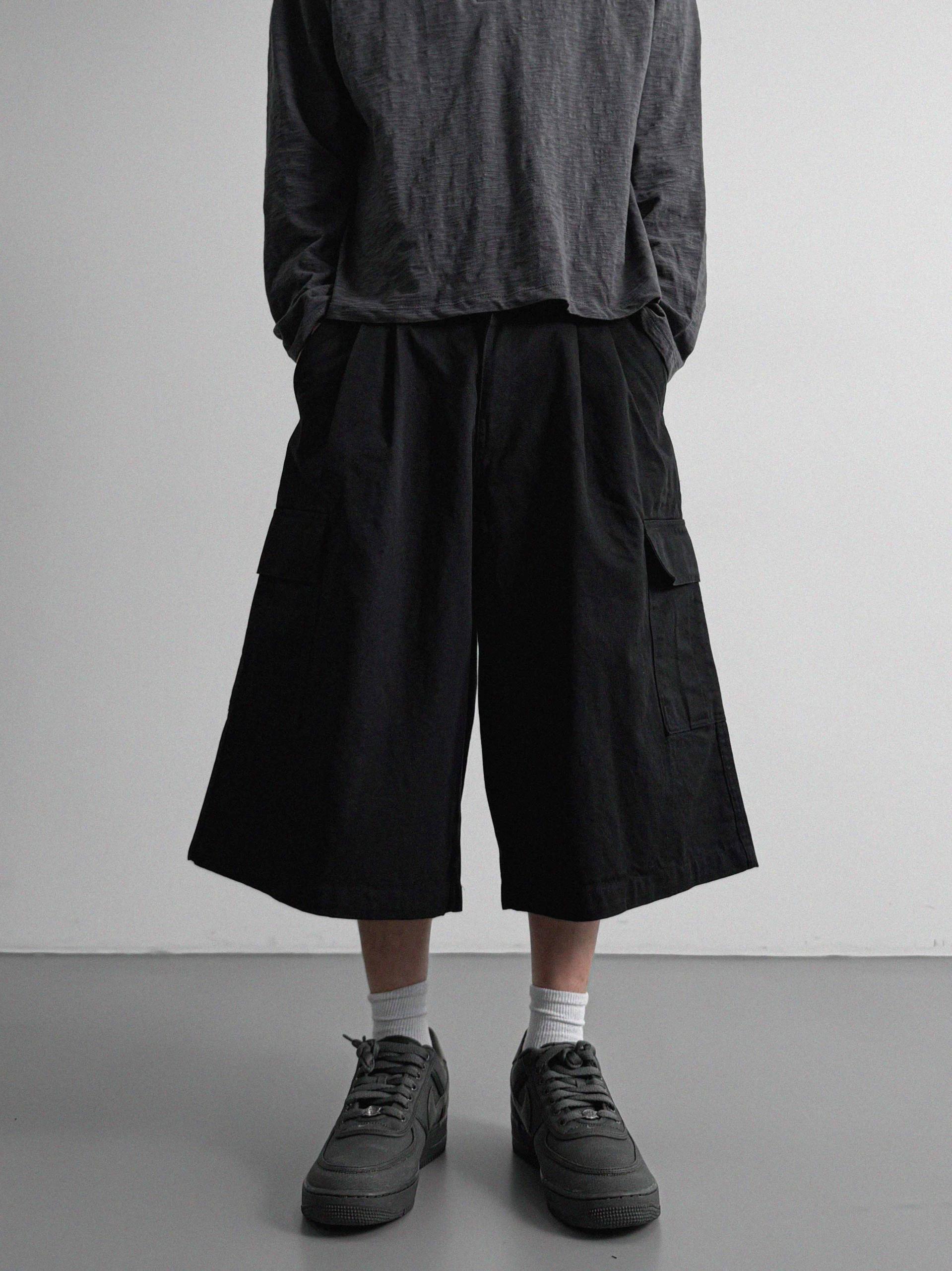 Pintuck bermuda cargo pants