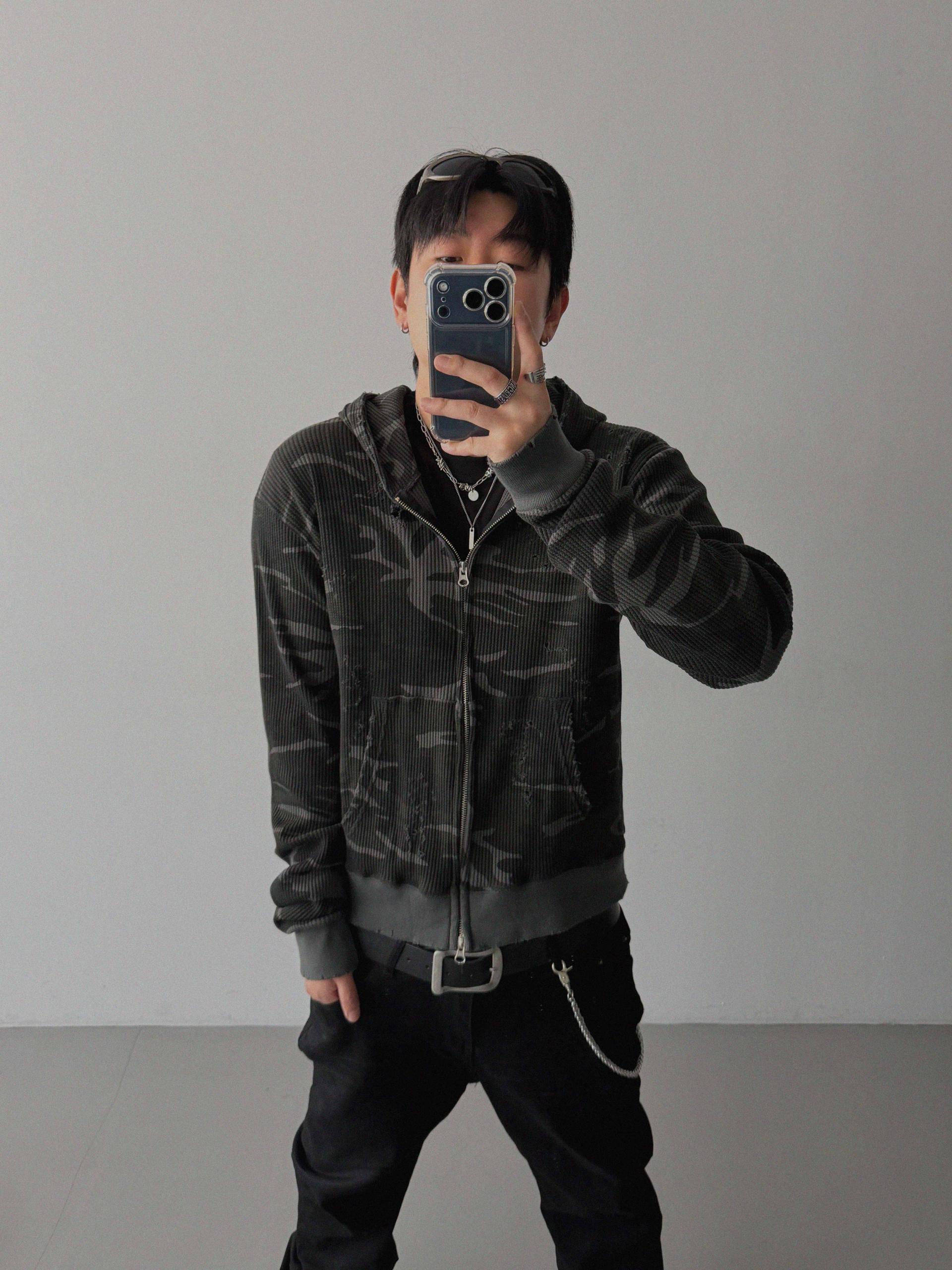 Destroyed camo crop hood zip-up
