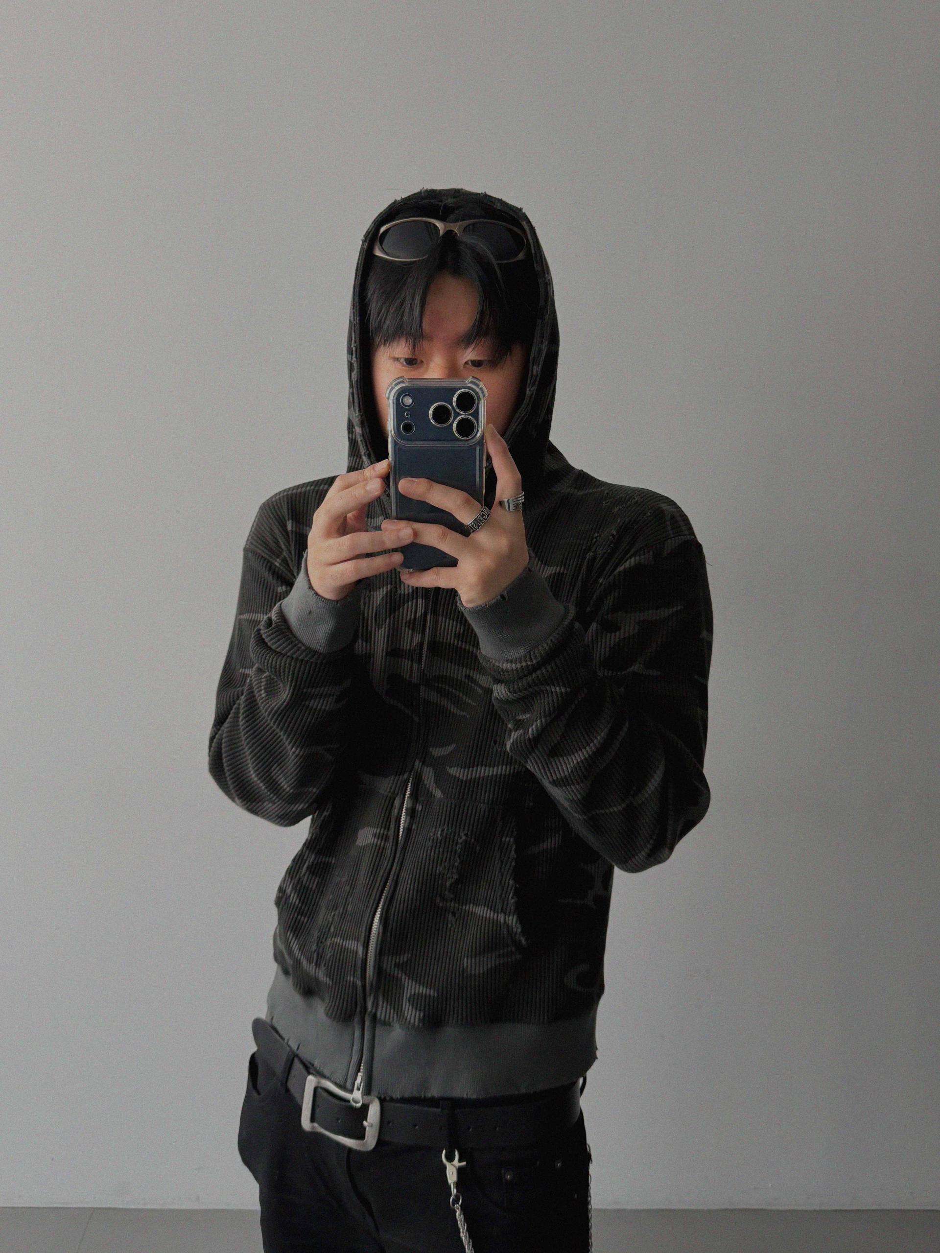 Destroyed camo crop hood zip-up