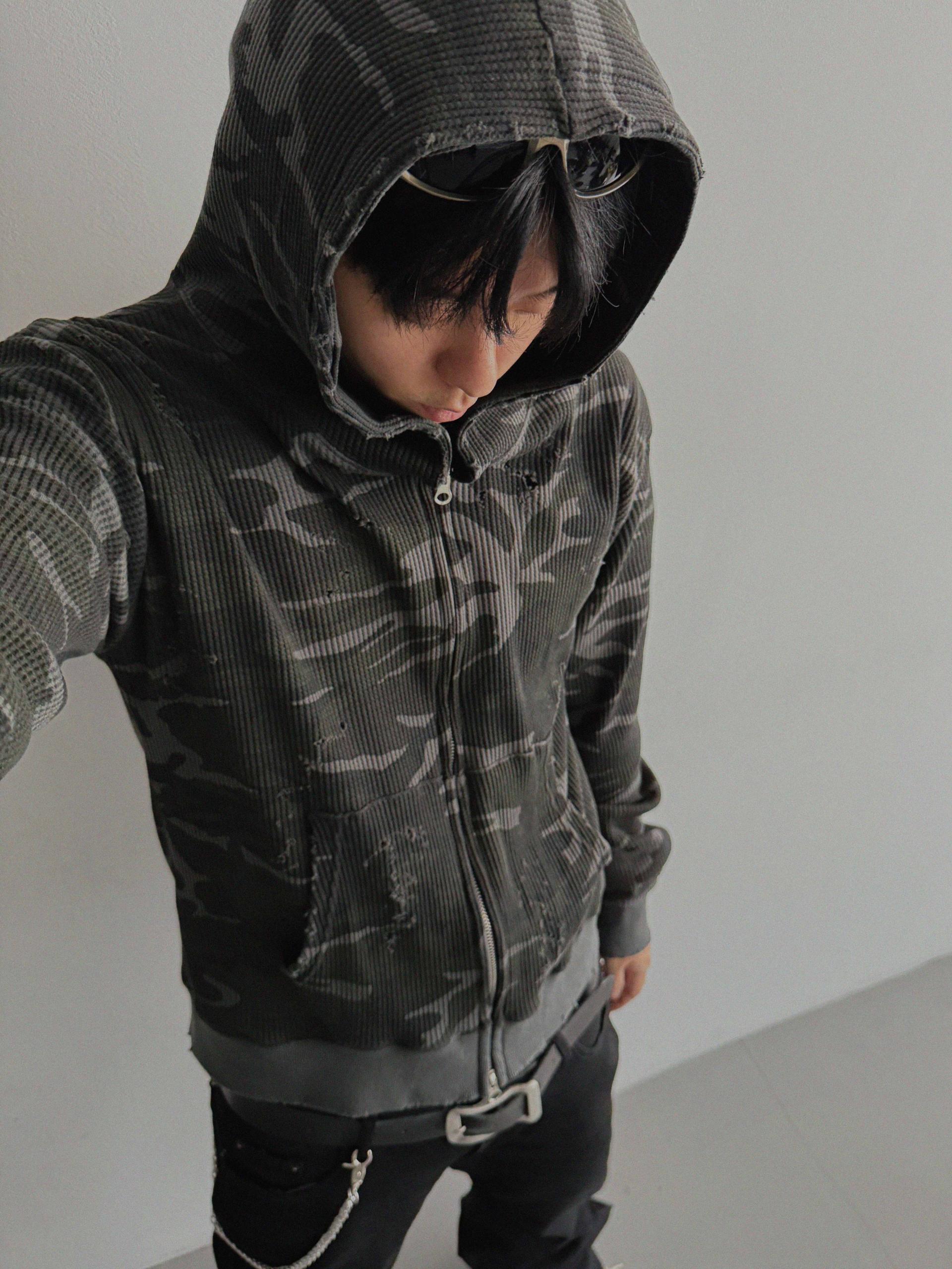 Destroyed camo crop hood zip-up