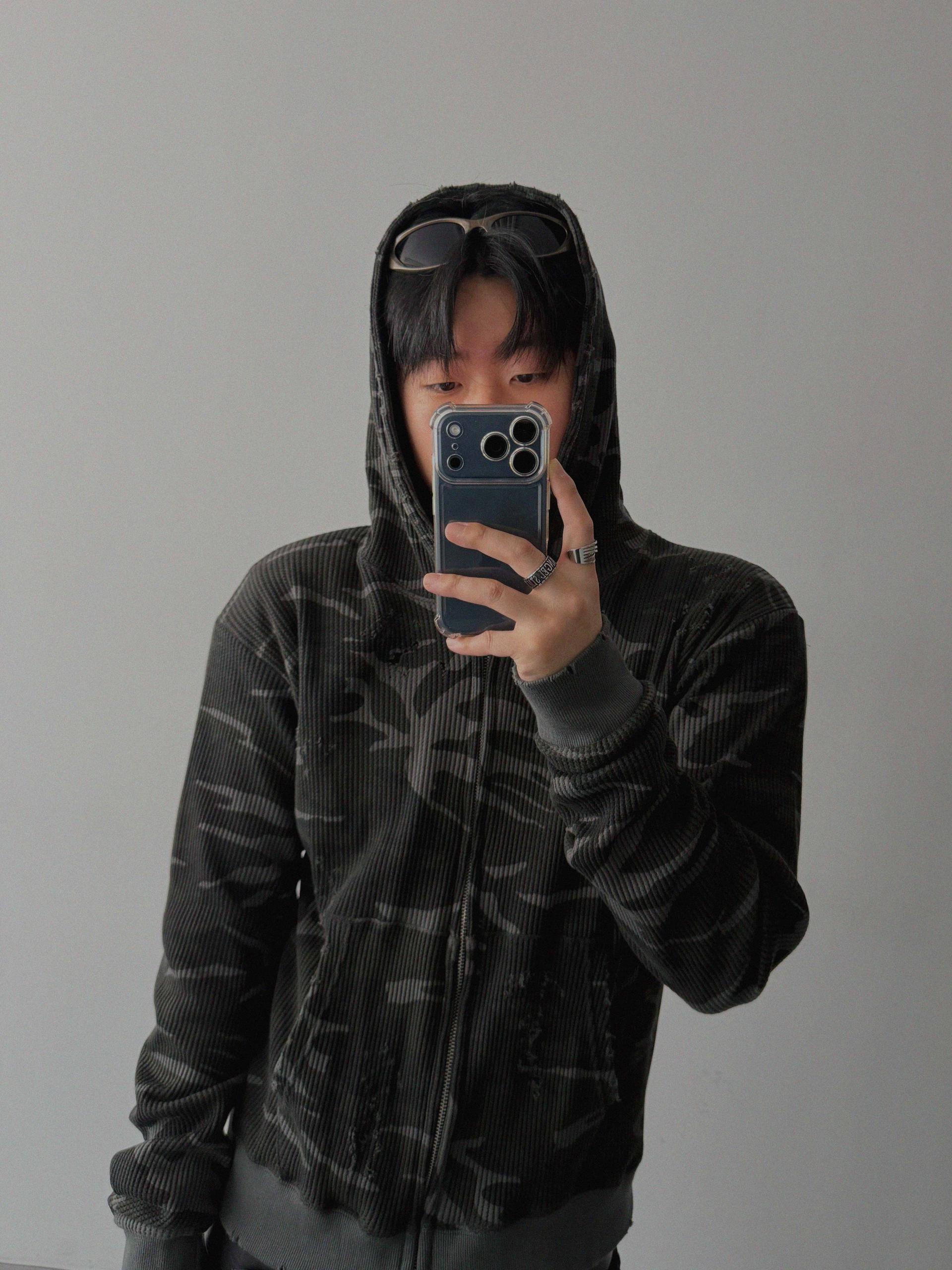 Destroyed camo crop hood zip-up