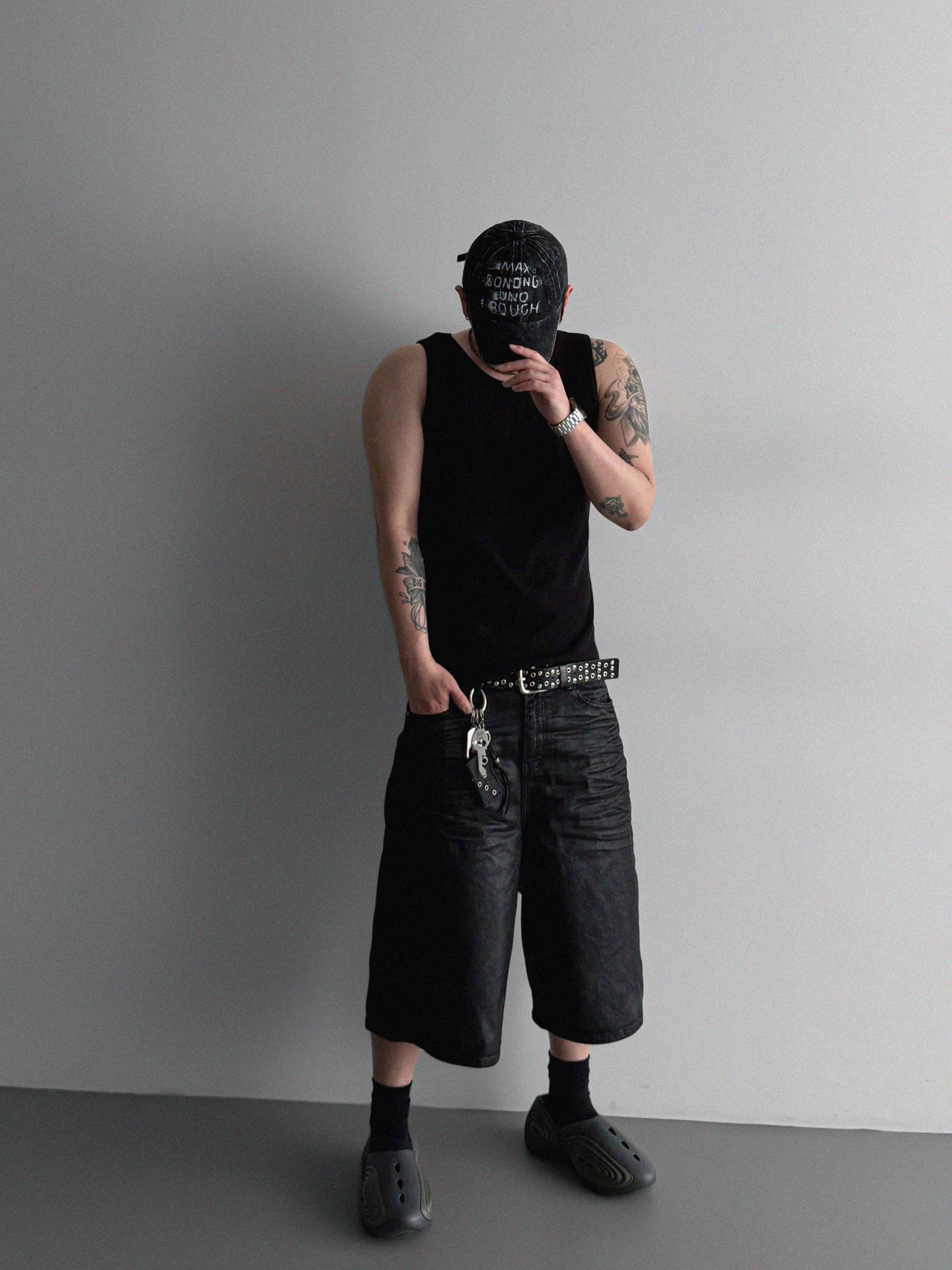 Embo-coated bermuda pants