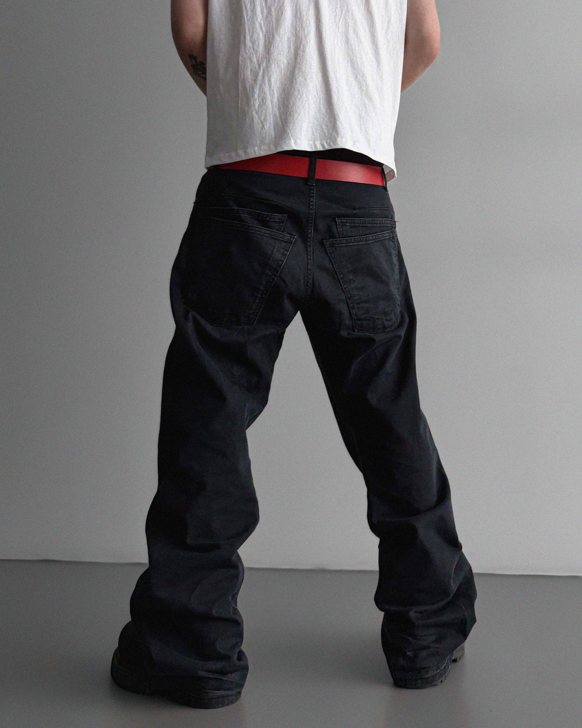 Double pocket curved flare pants
