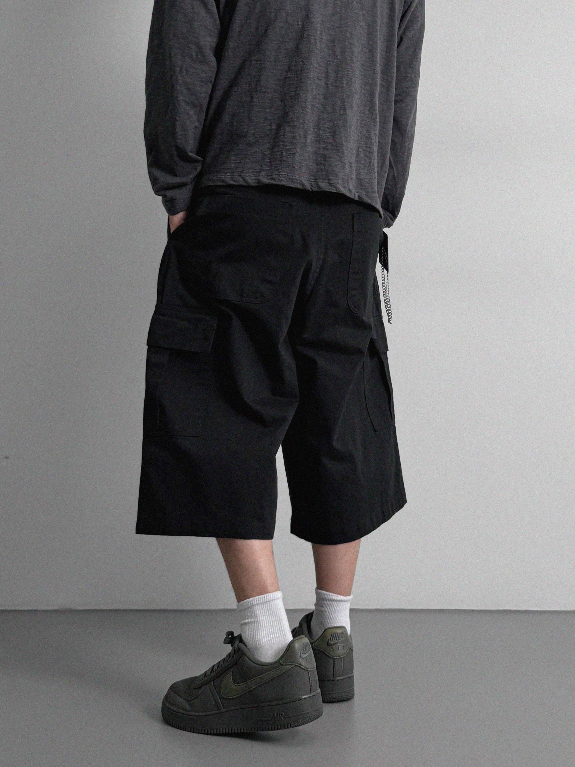 Pintuck bermuda cargo pants