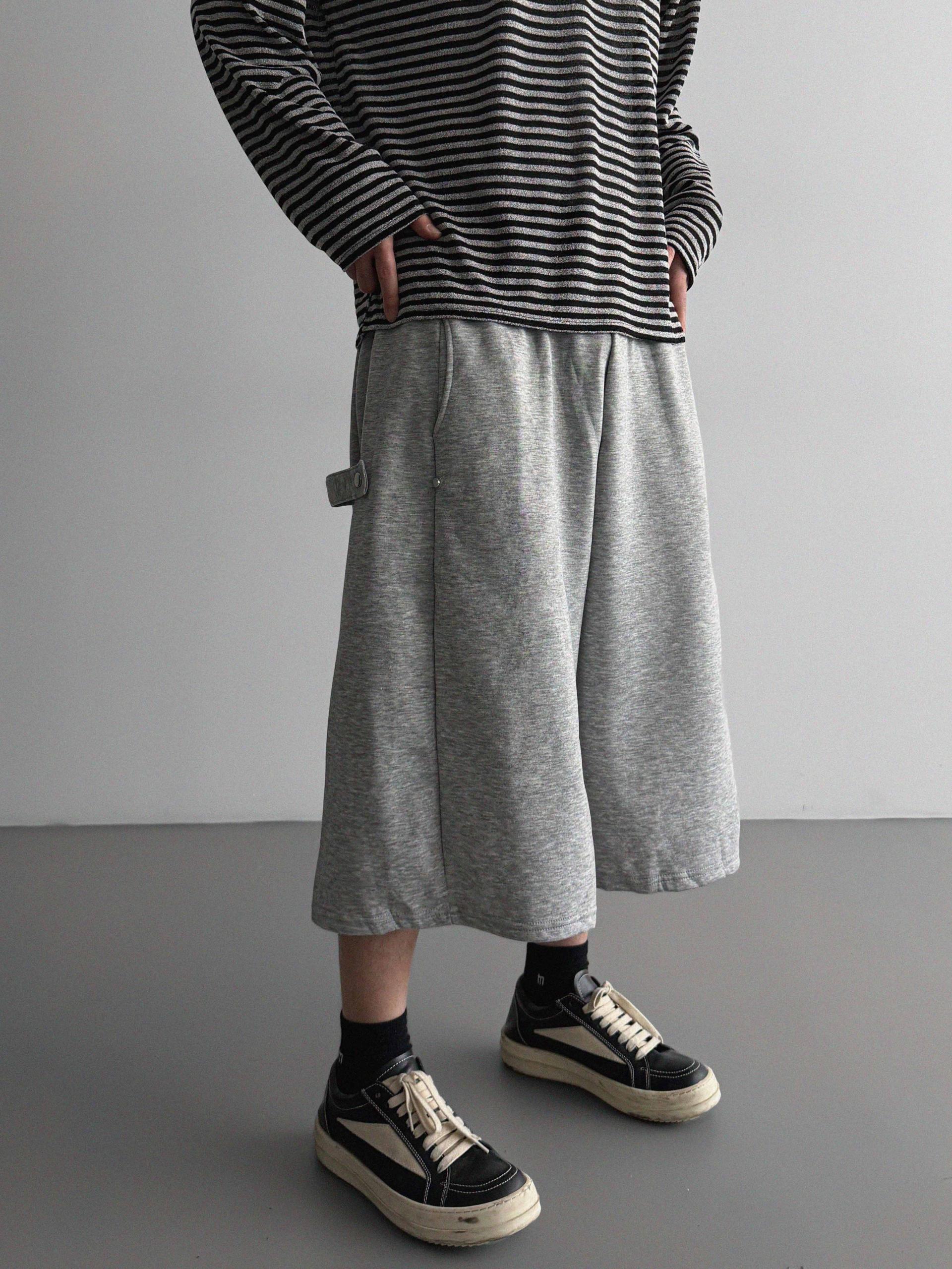 Side snap bermuda sweat pants