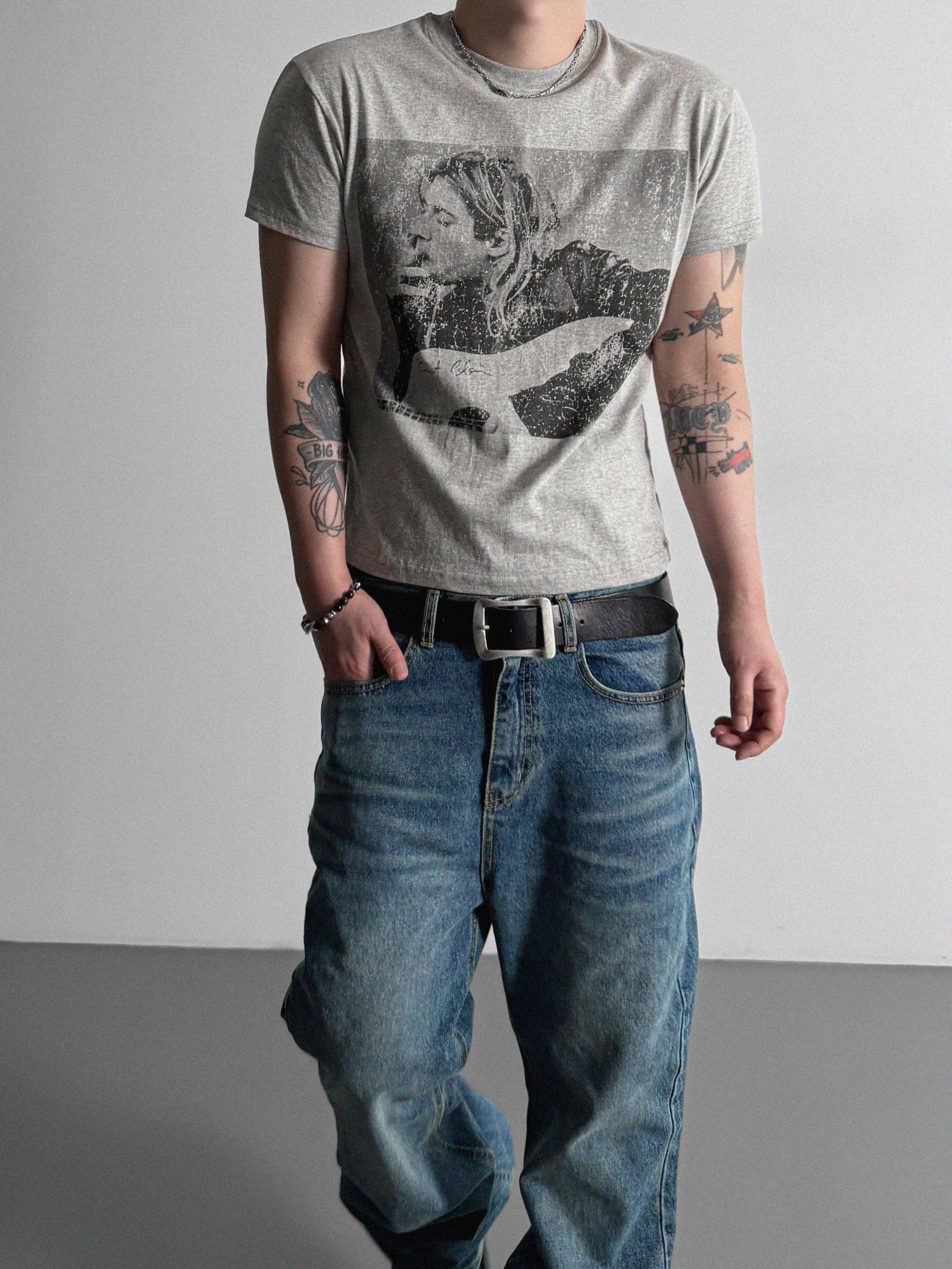 Cut printed muscle half t