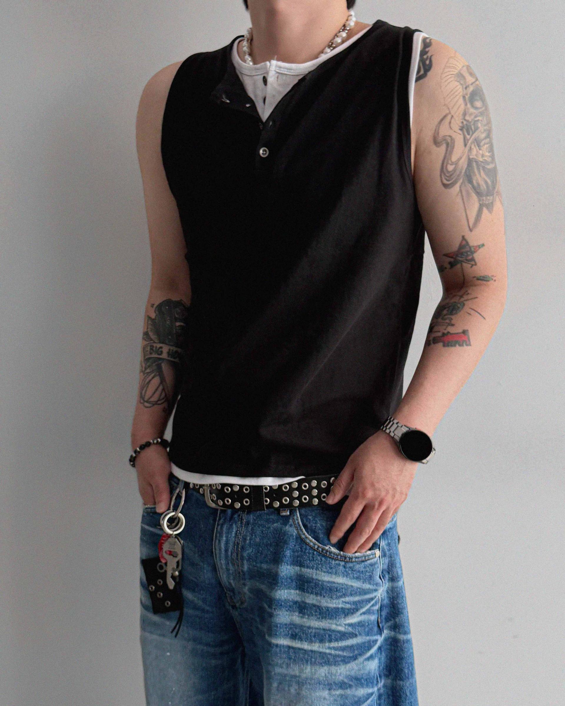 Steel button henry neck crop sleeveless