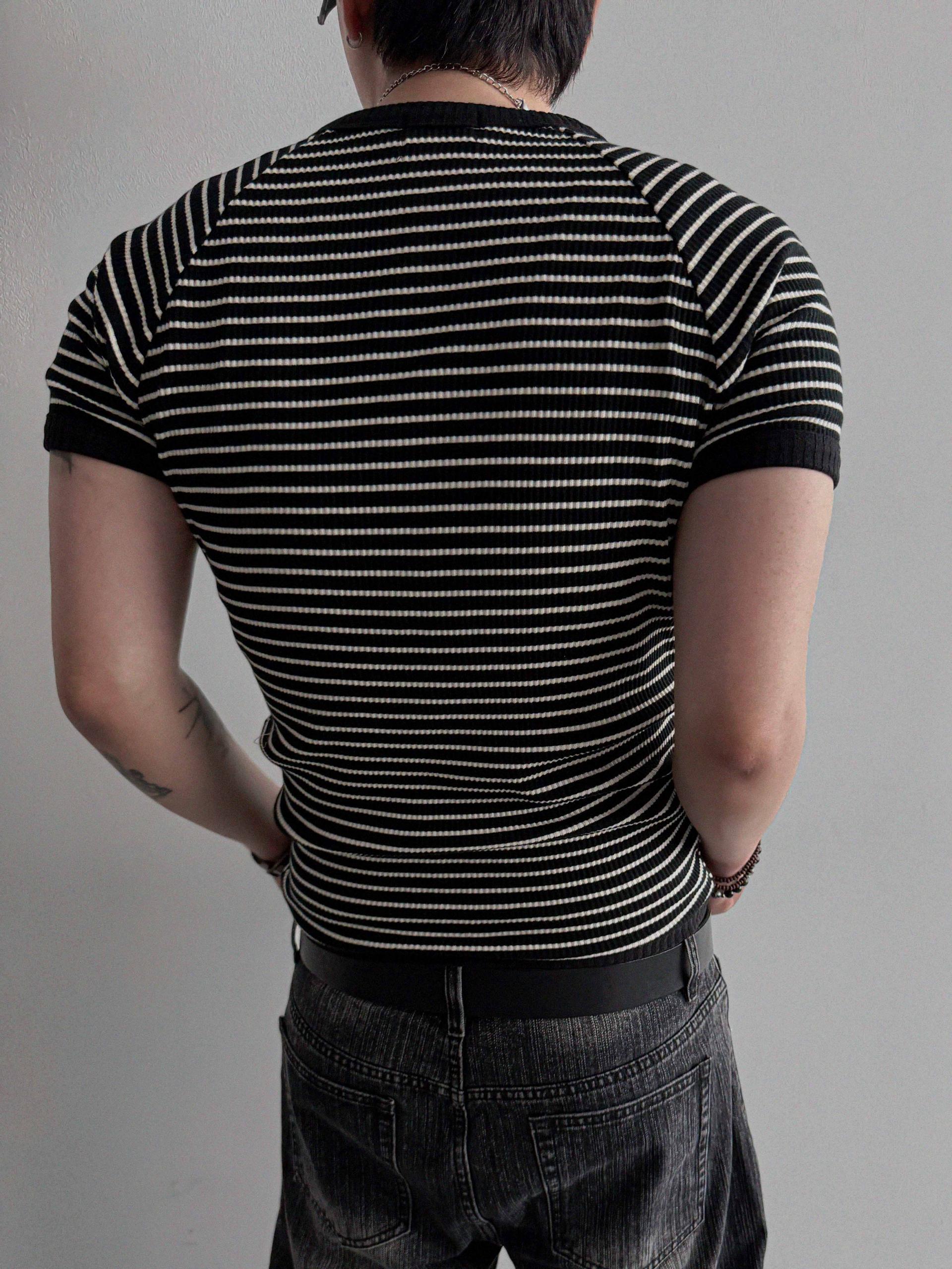 Ribbed stripe henley neck muscle half T