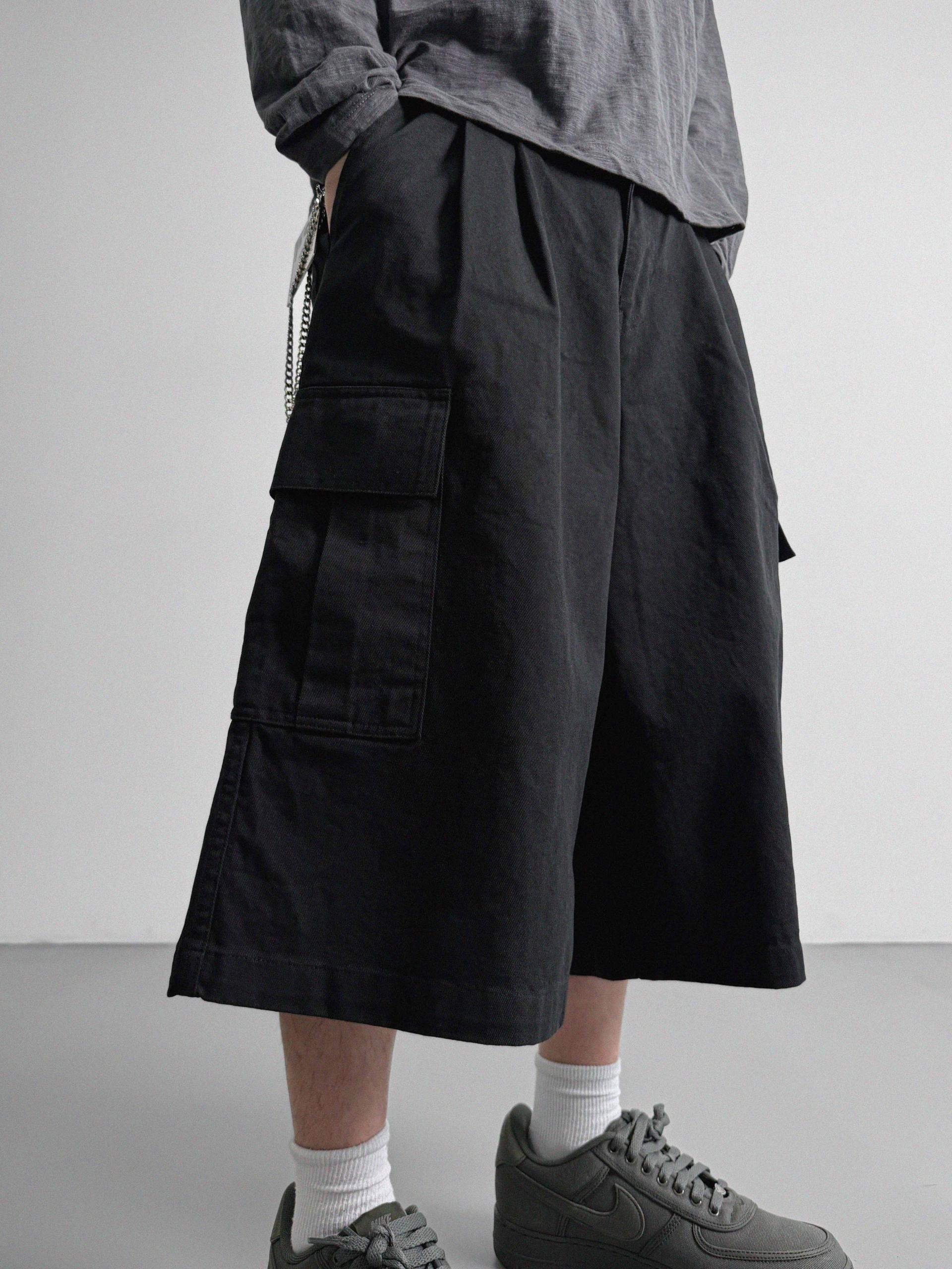 Pintuck bermuda cargo pants