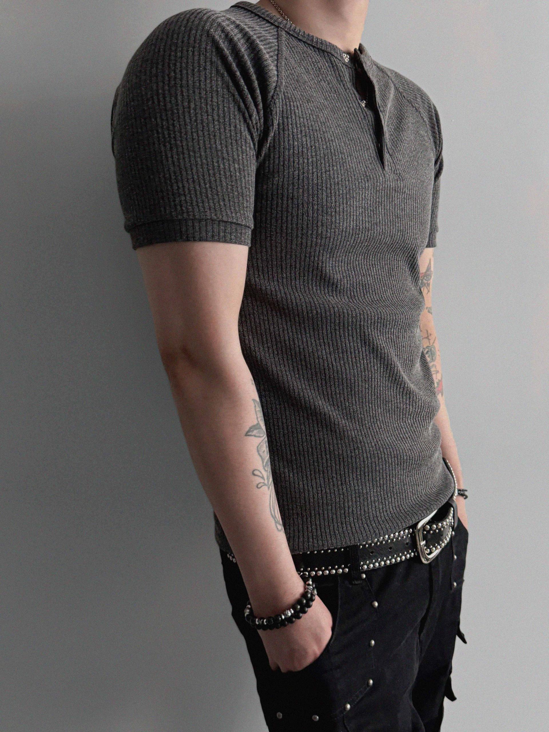 Fold ribbed henley neck muscle half t